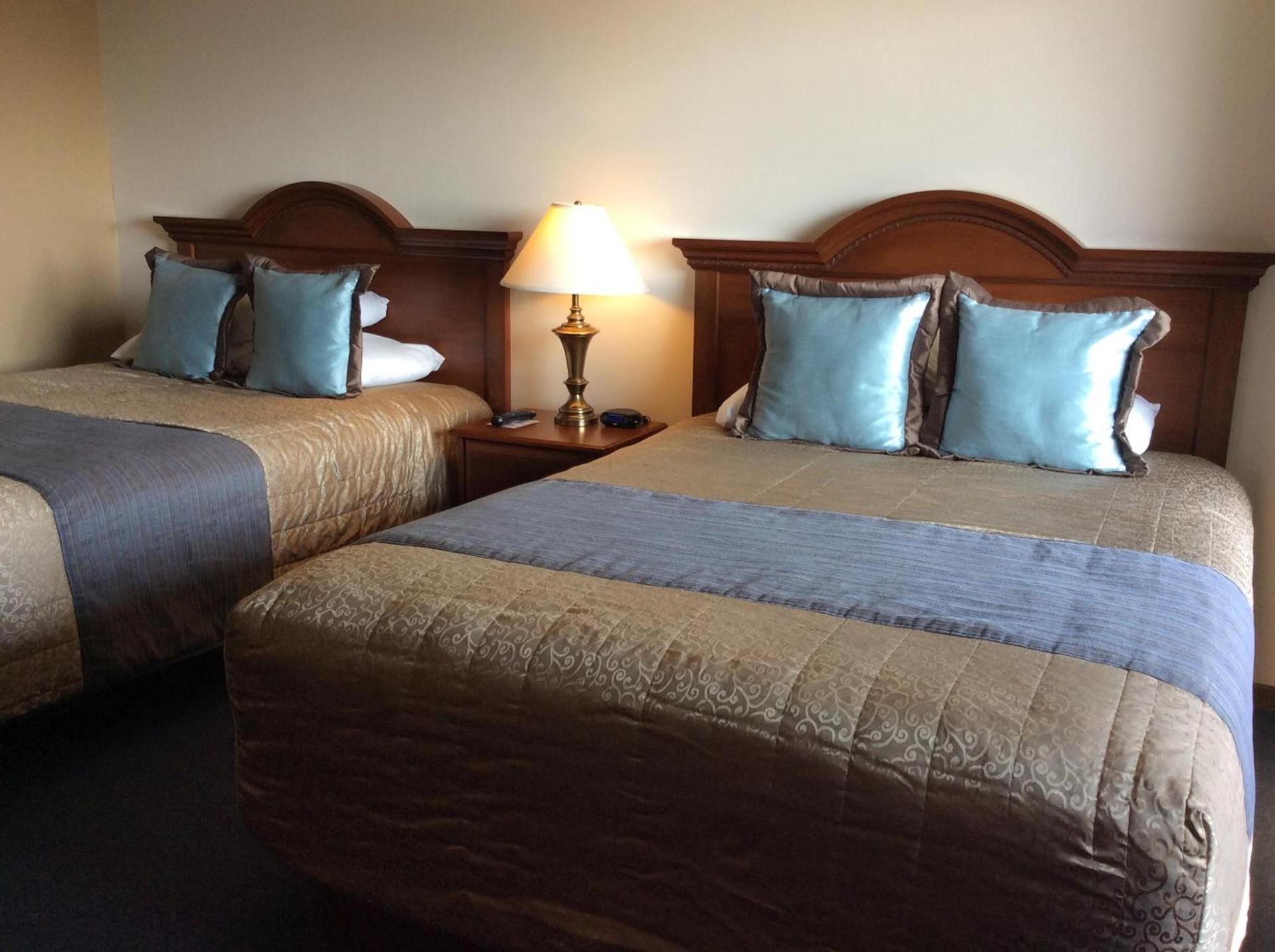 Scenic Shore Inn photo 38