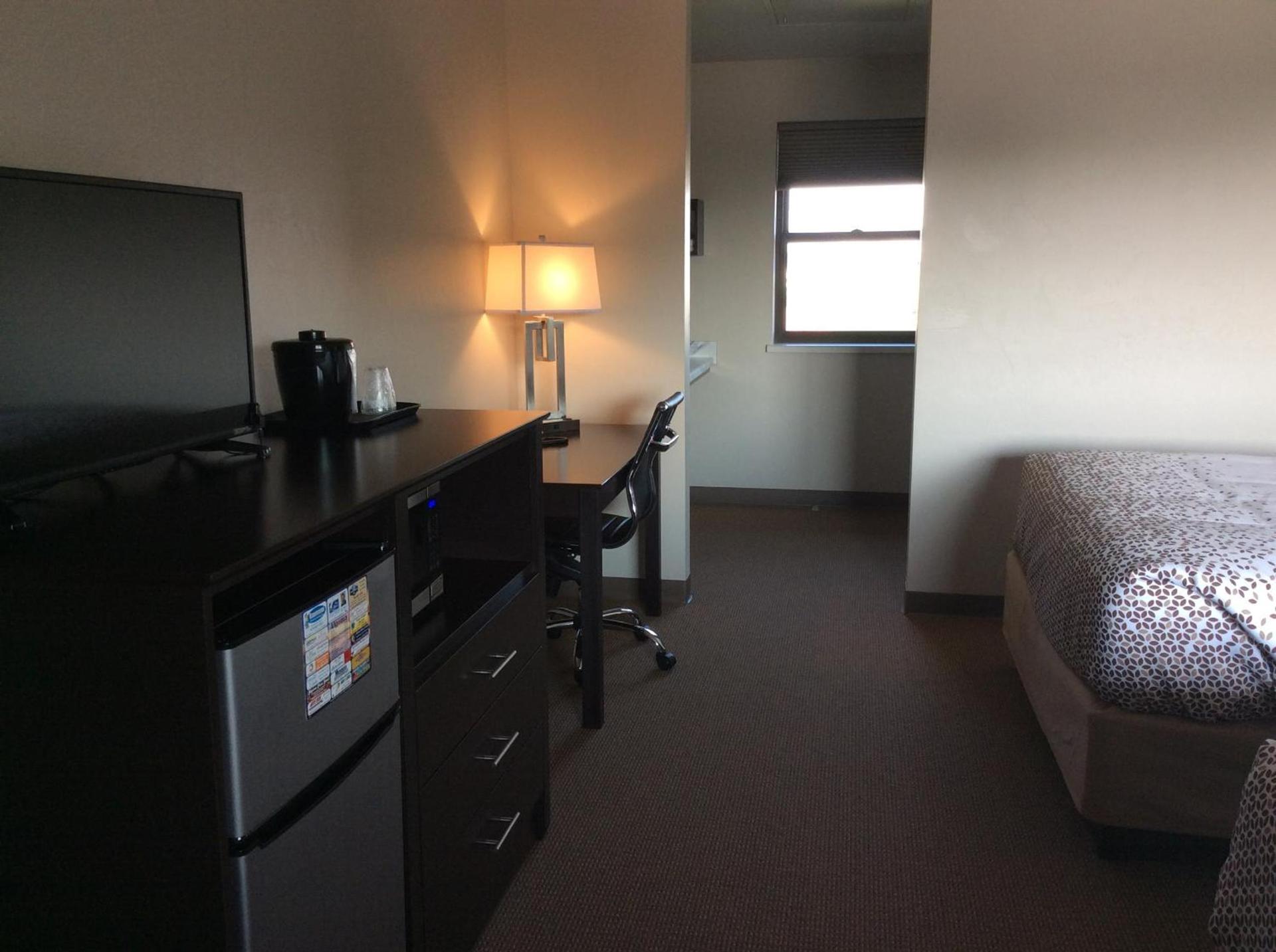 Scenic Shore Inn photo 33