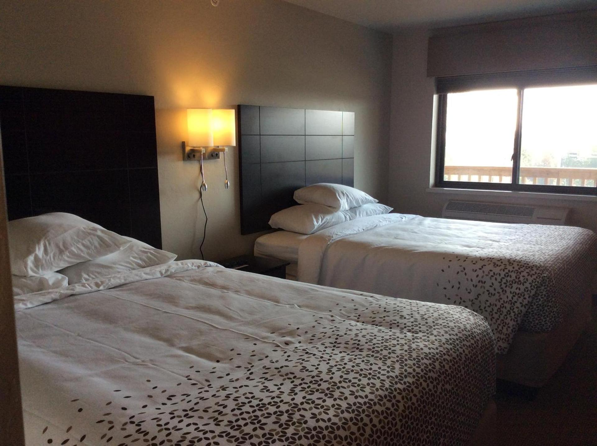 Scenic Shore Inn photo 34