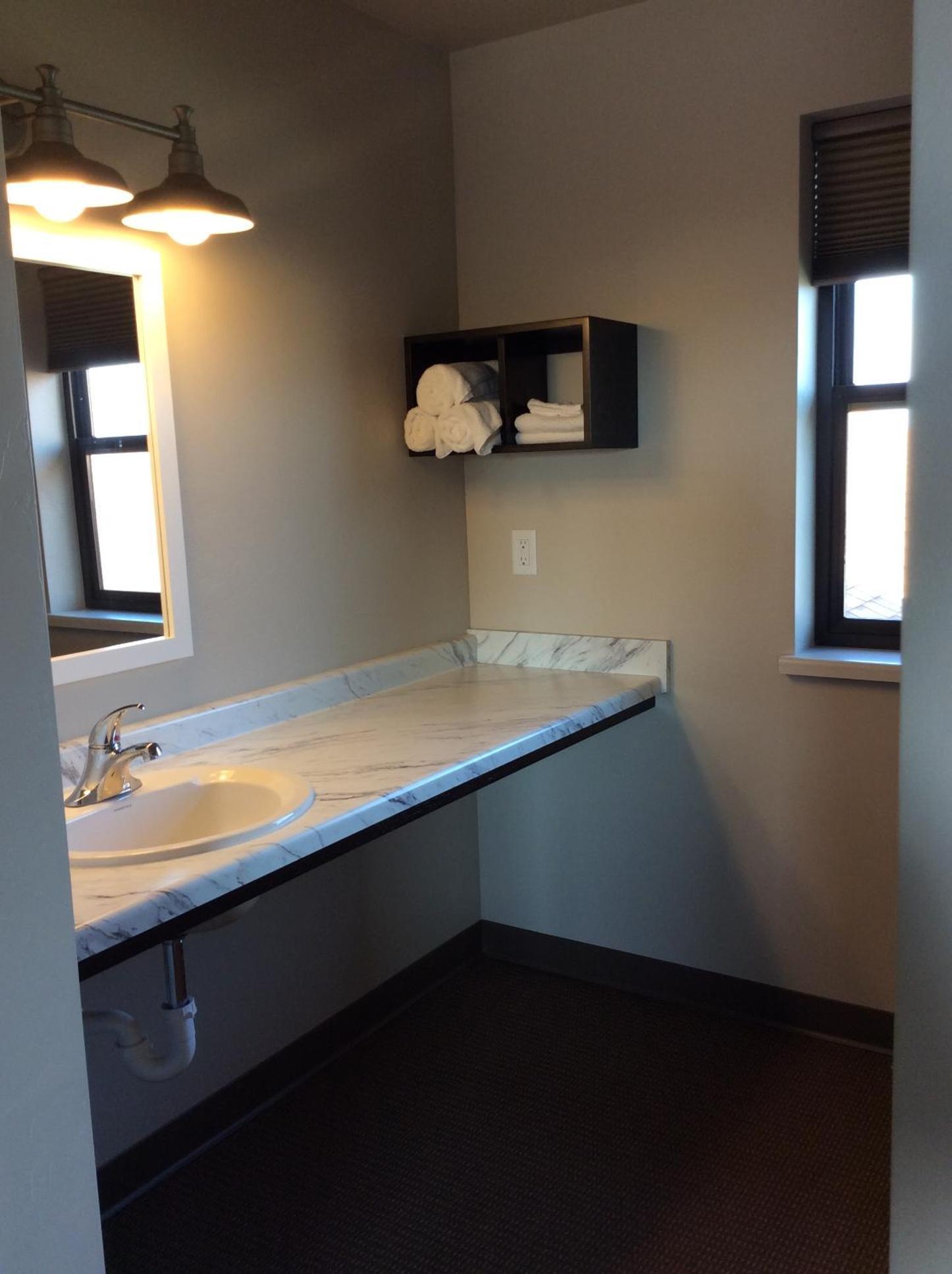 Scenic Shore Inn photo 35