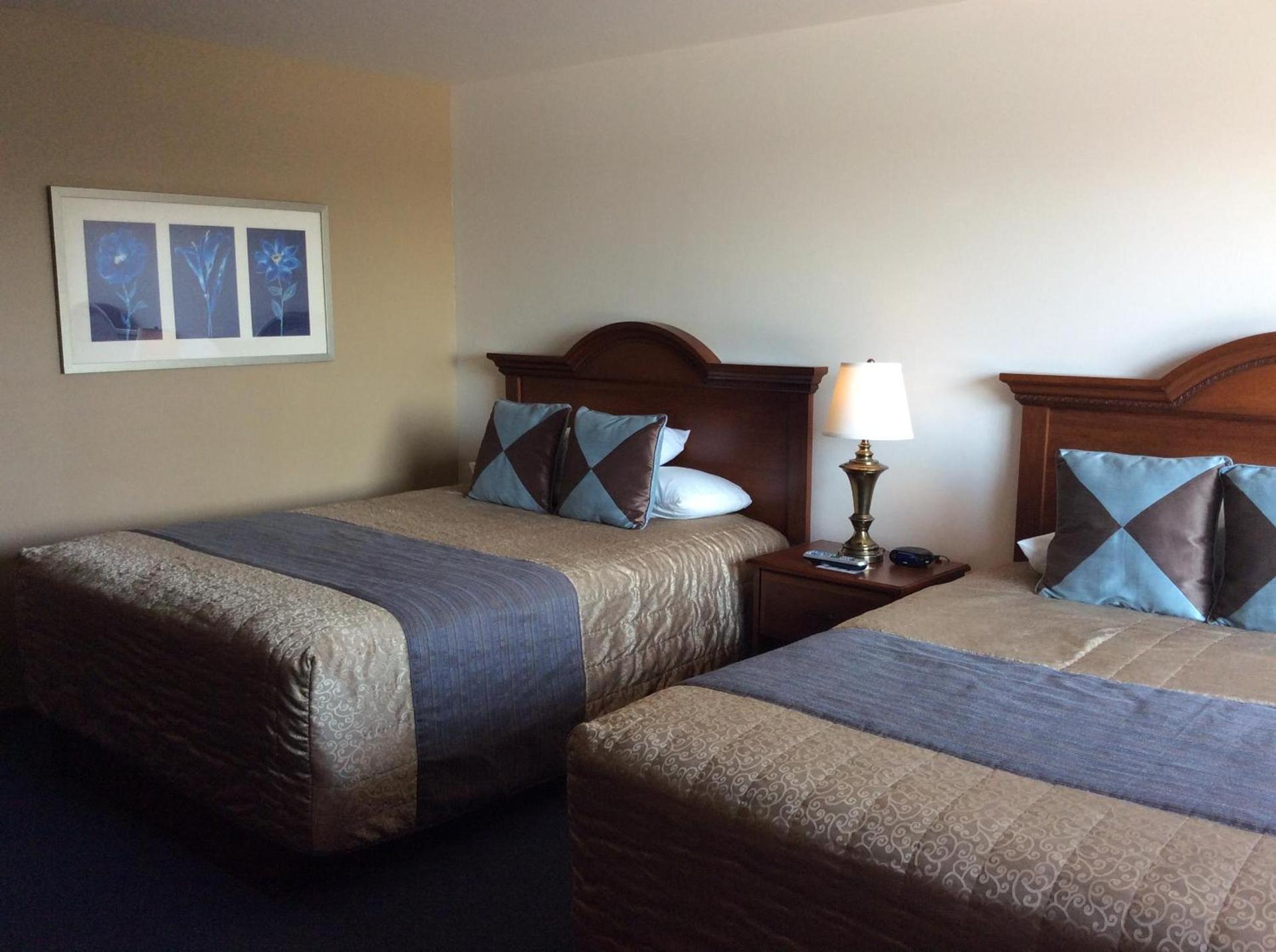 Scenic Shore Inn photo 30