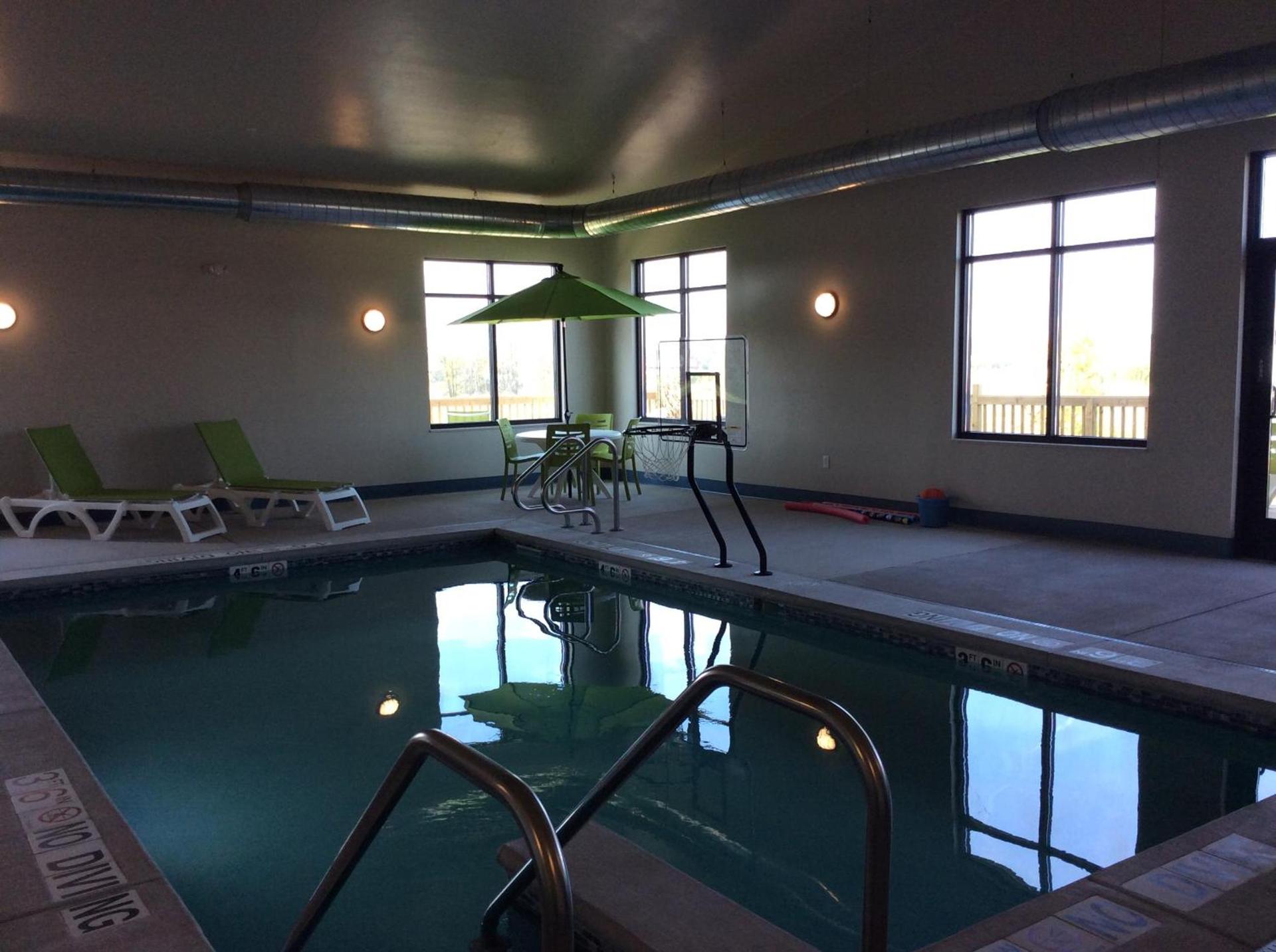 Scenic Shore Inn photo 26