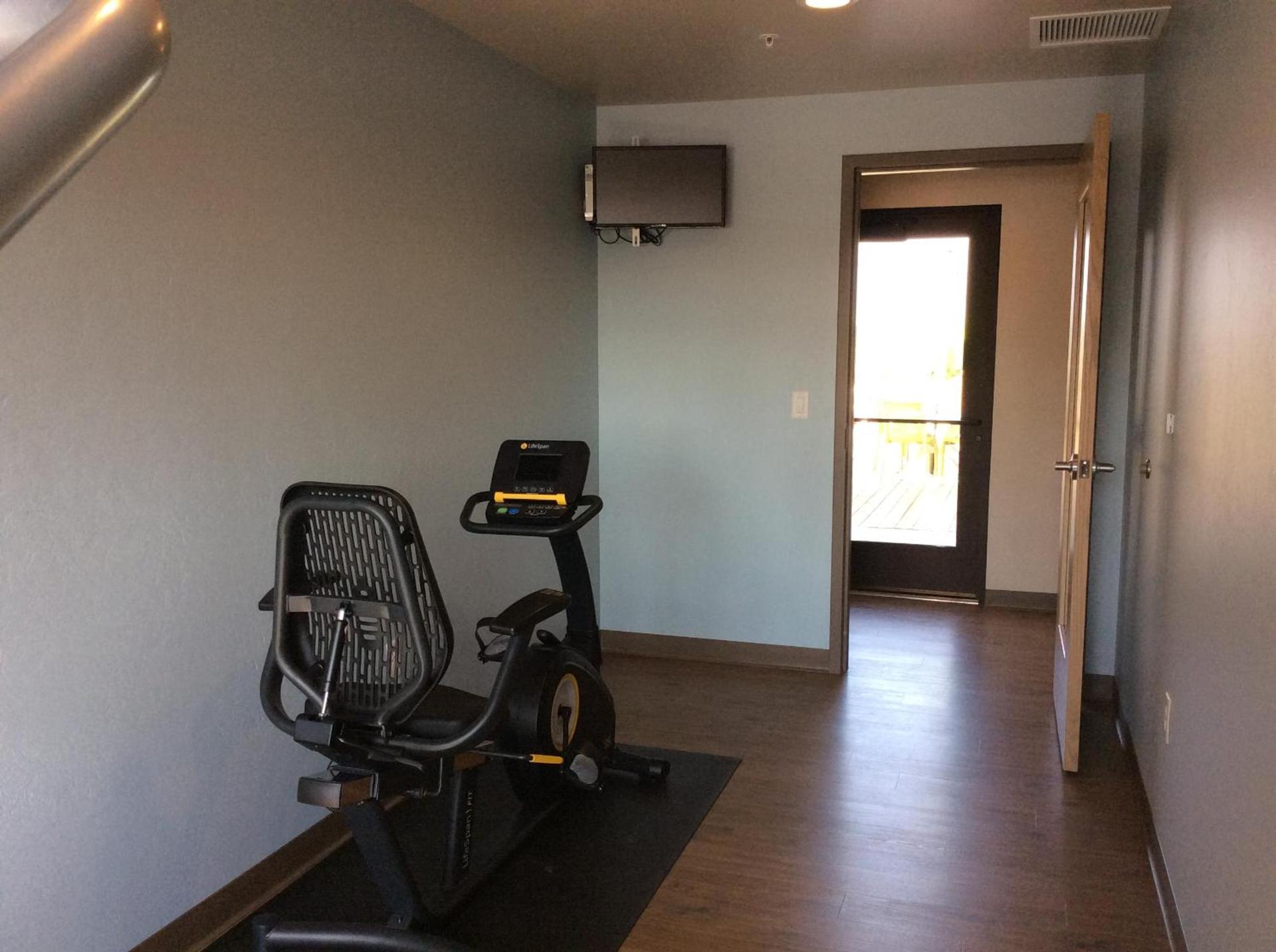 Scenic Shore Inn photo 24