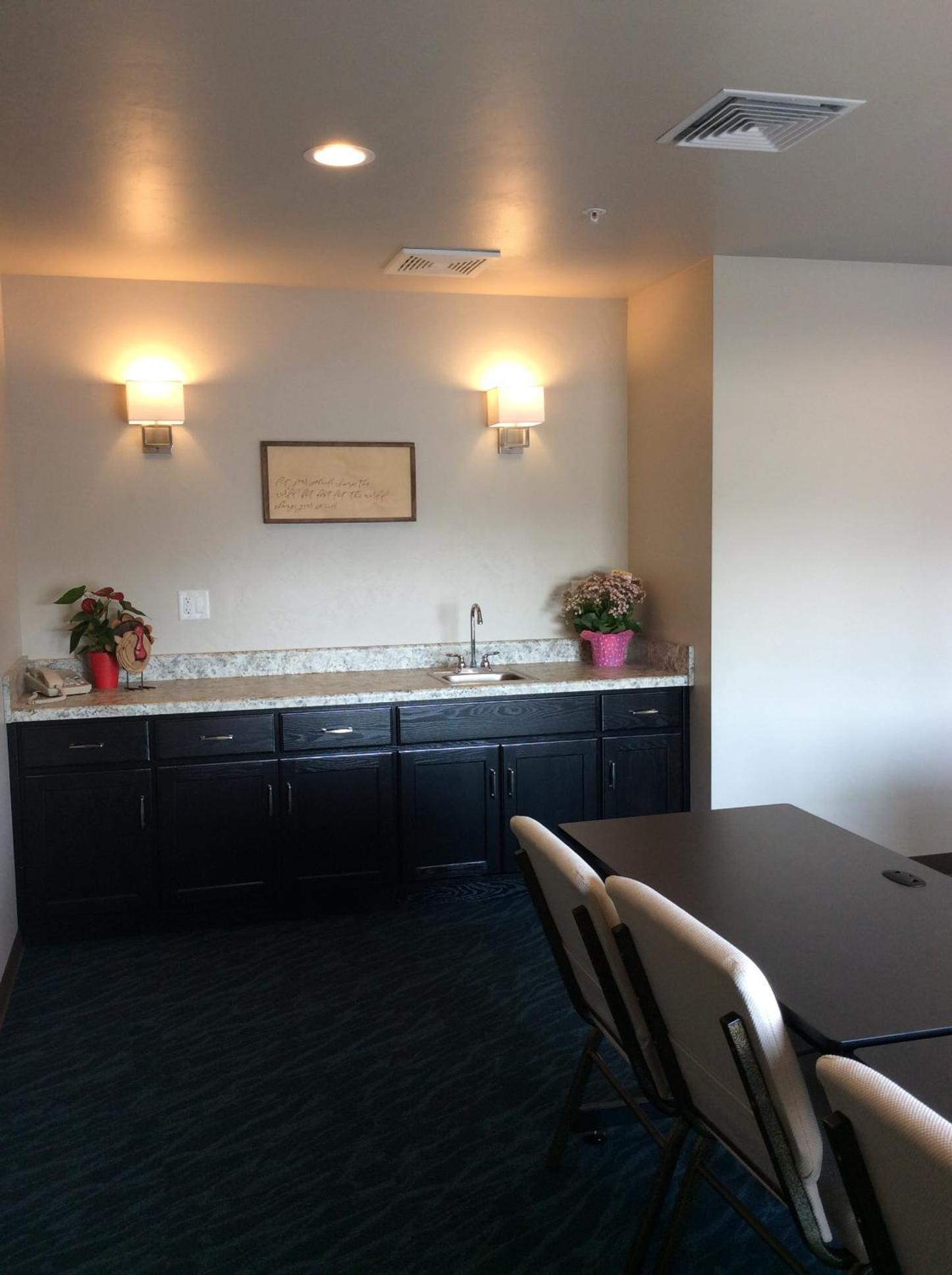 Scenic Shore Inn photo 7