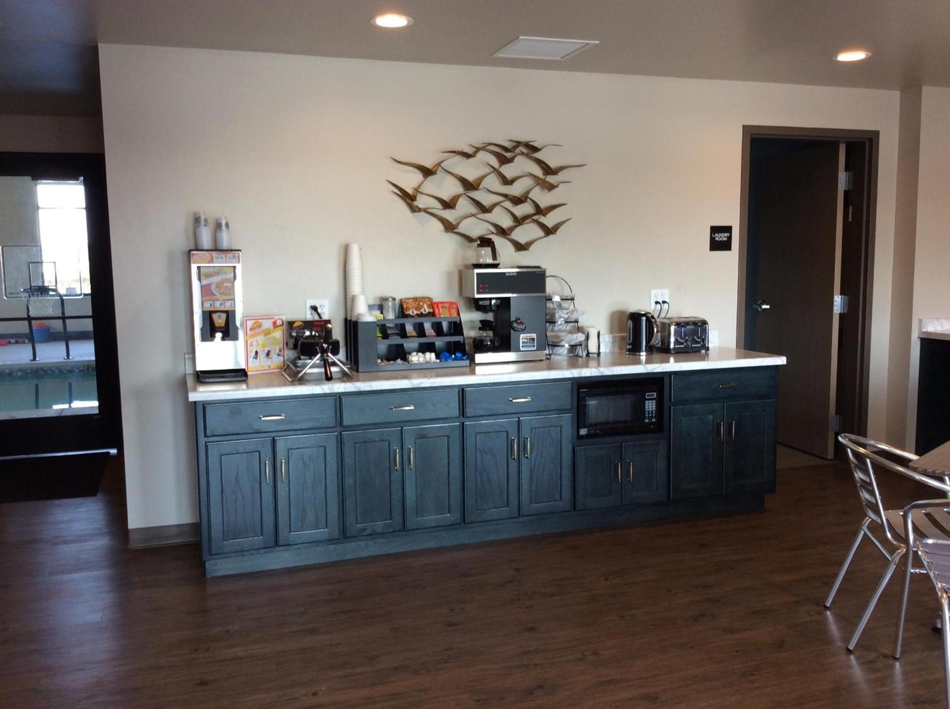 Scenic Shore Inn photo 9