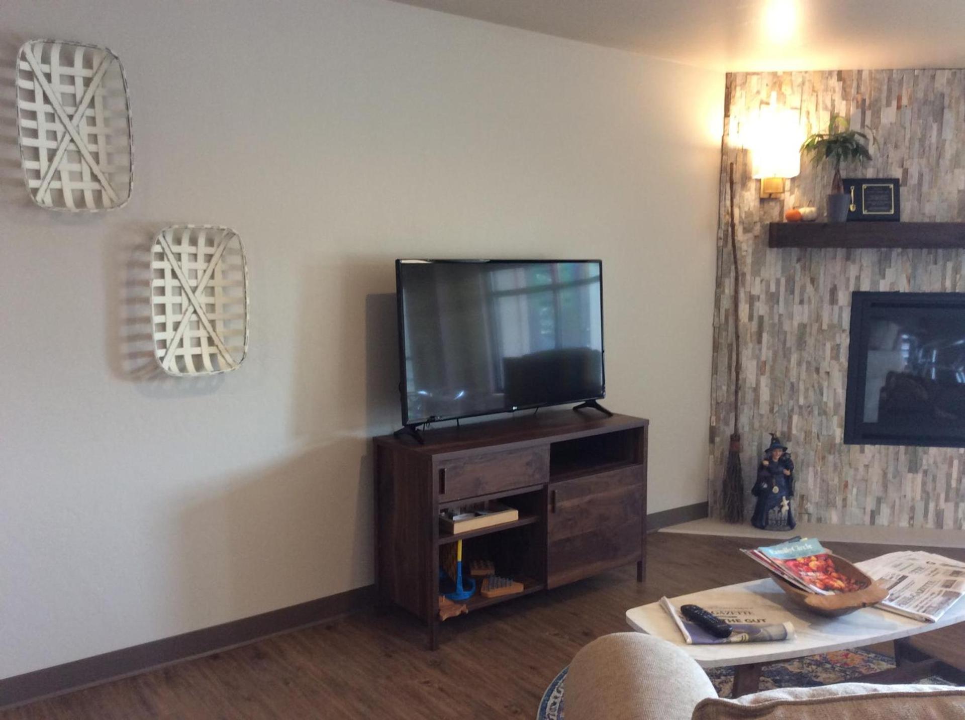 Scenic Shore Inn photo 11
