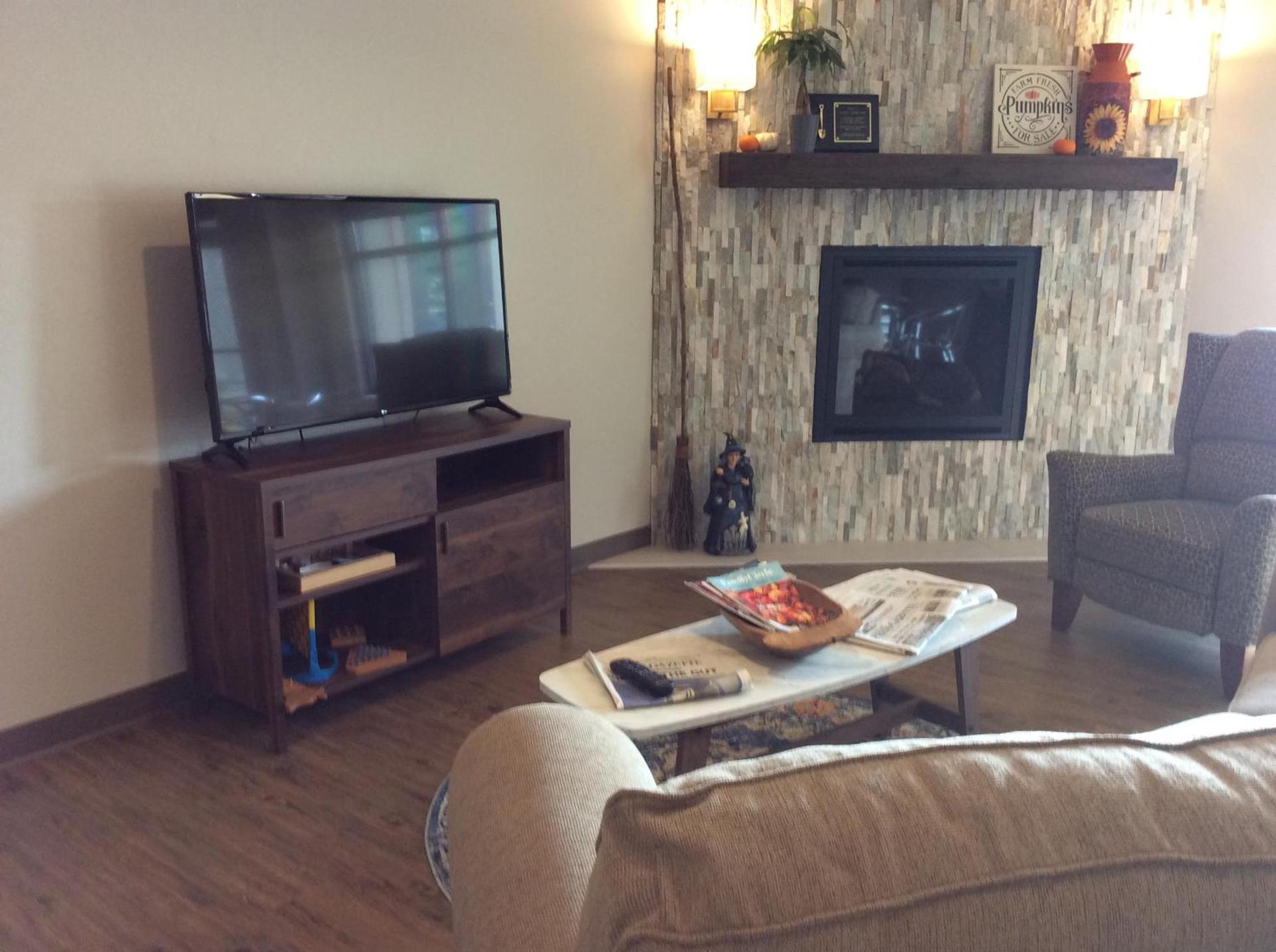 Scenic Shore Inn photo 12