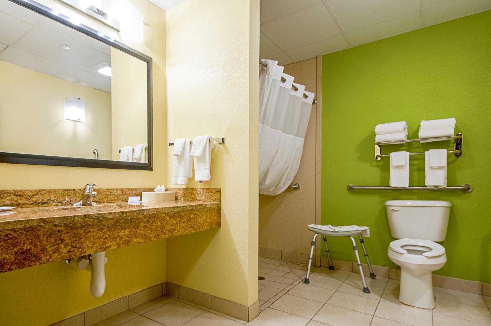 Quality Inn & Suites Glenmont - Albany South photo 14