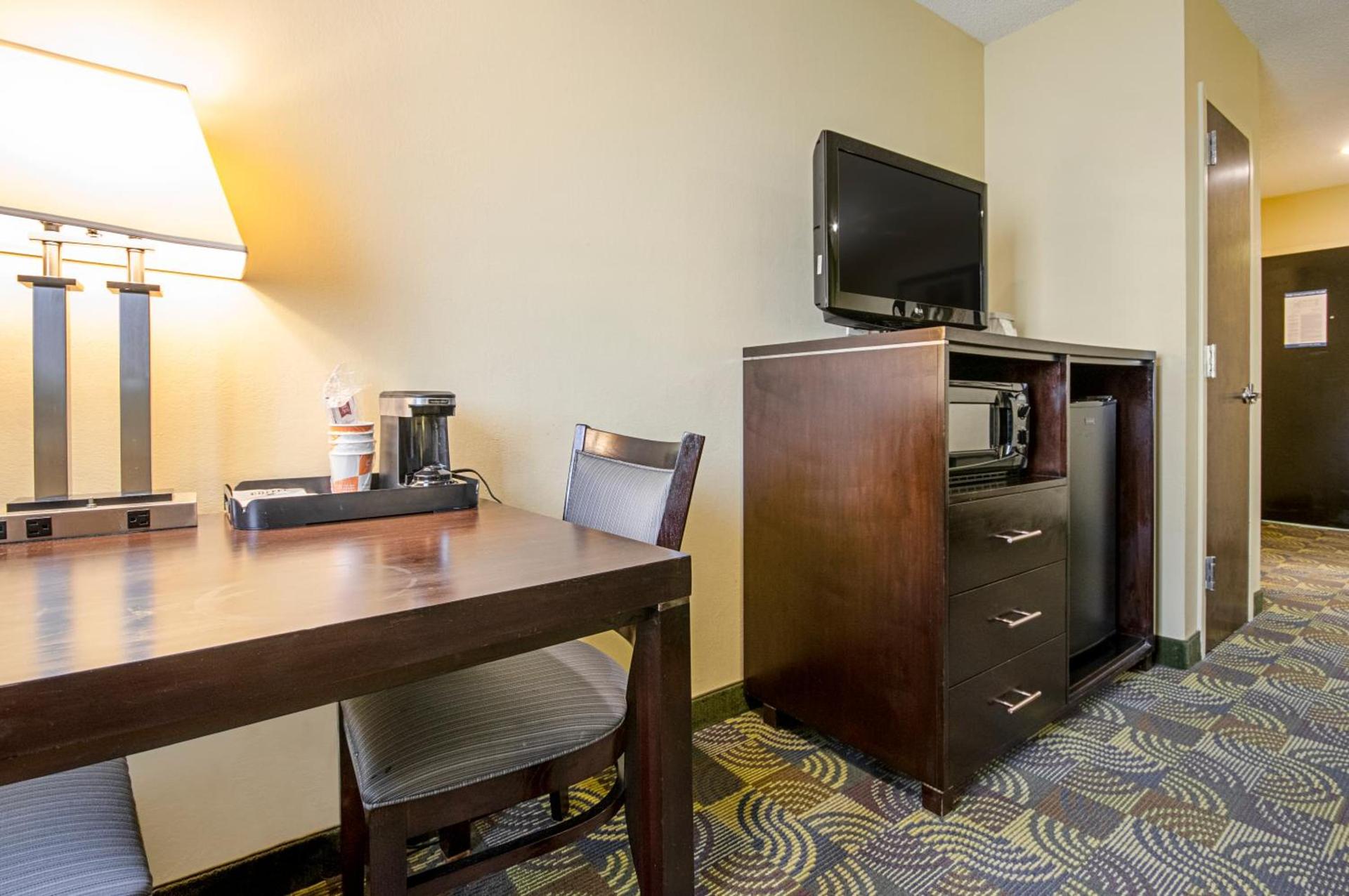 Quality Inn & Suites Glenmont - Albany South photo 23