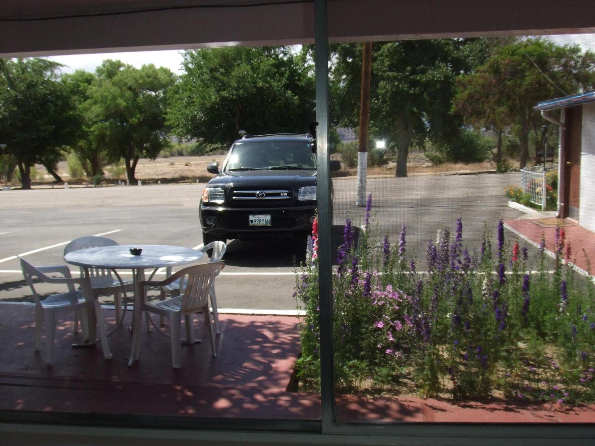 Mount-N-Lake Motel photo 39