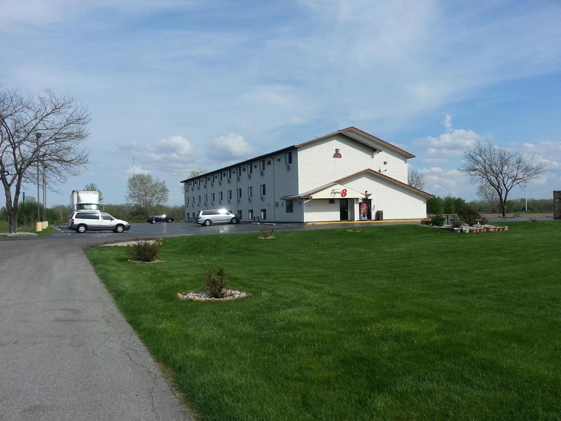 Super 8 by Wyndham Saginaw photo 33