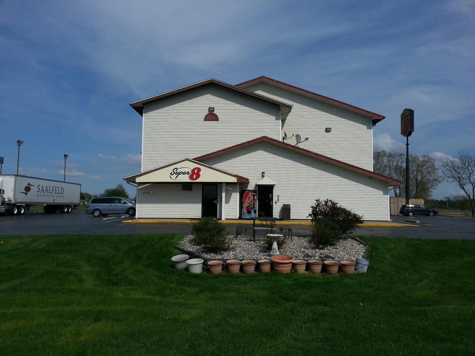 Super 8 by Wyndham Saginaw photo 31