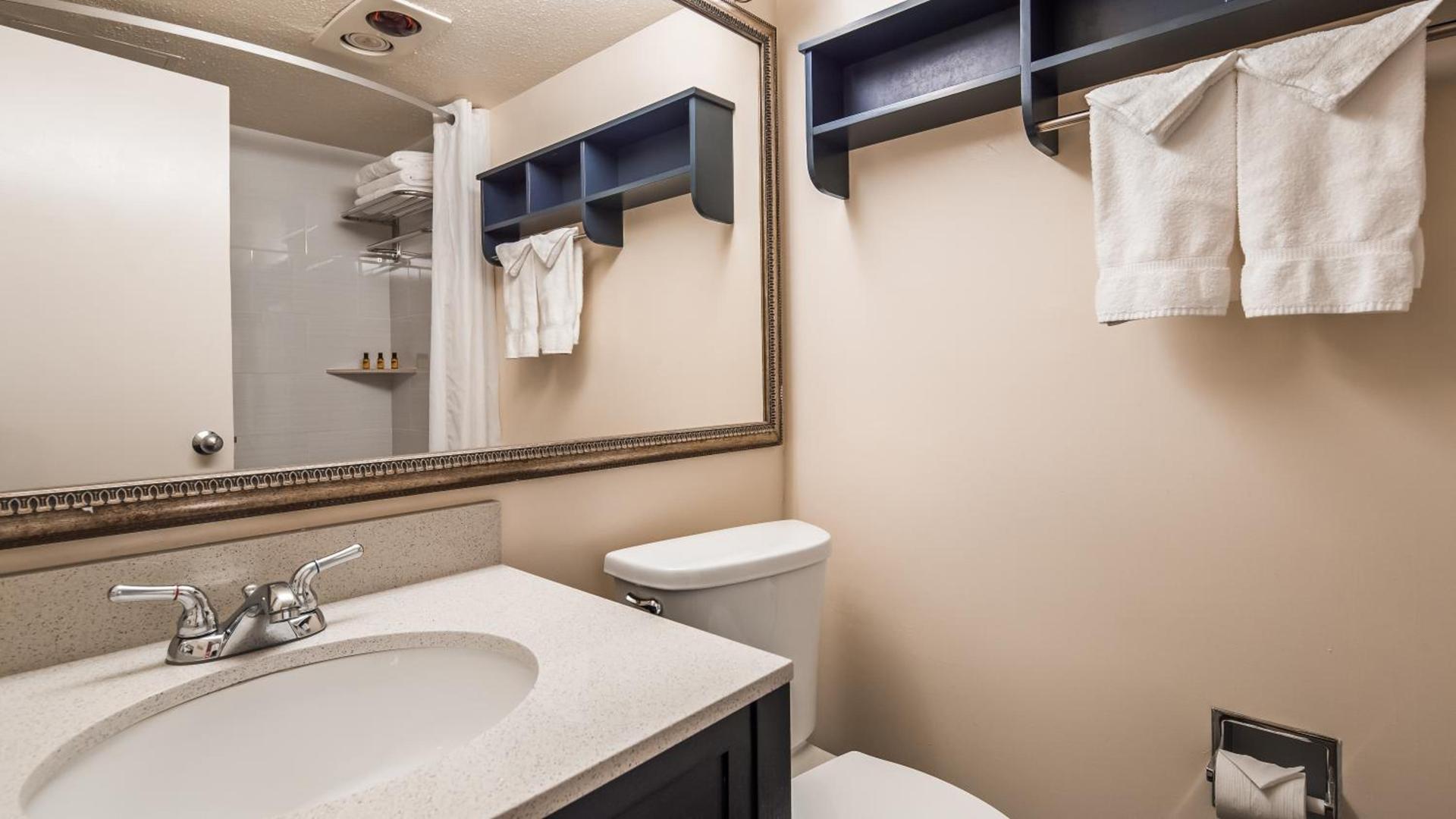 Best Western Plus Thousand Oaks Inn photo 48