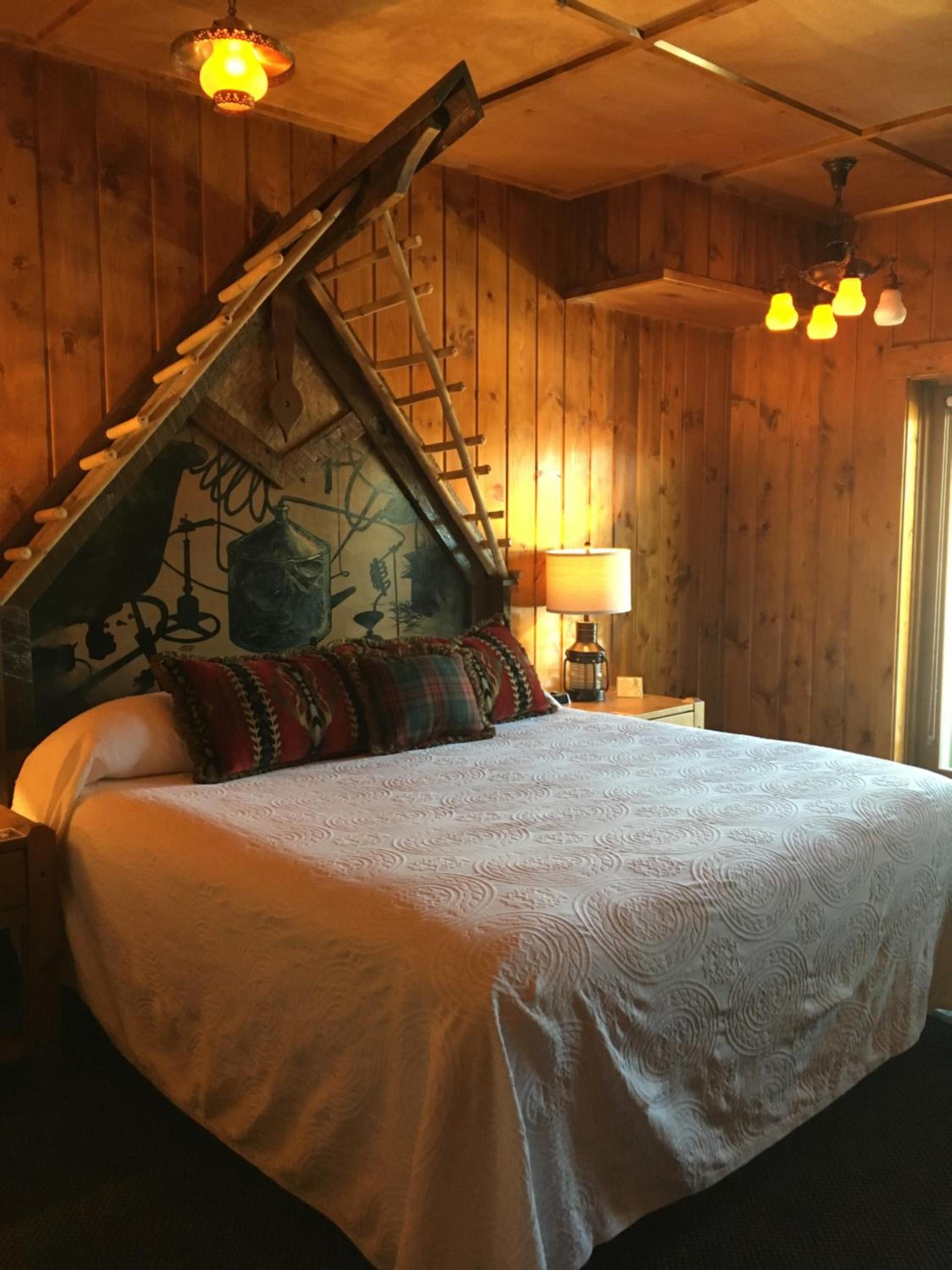 McMenamins Kalama Harbor Lodge photo 31