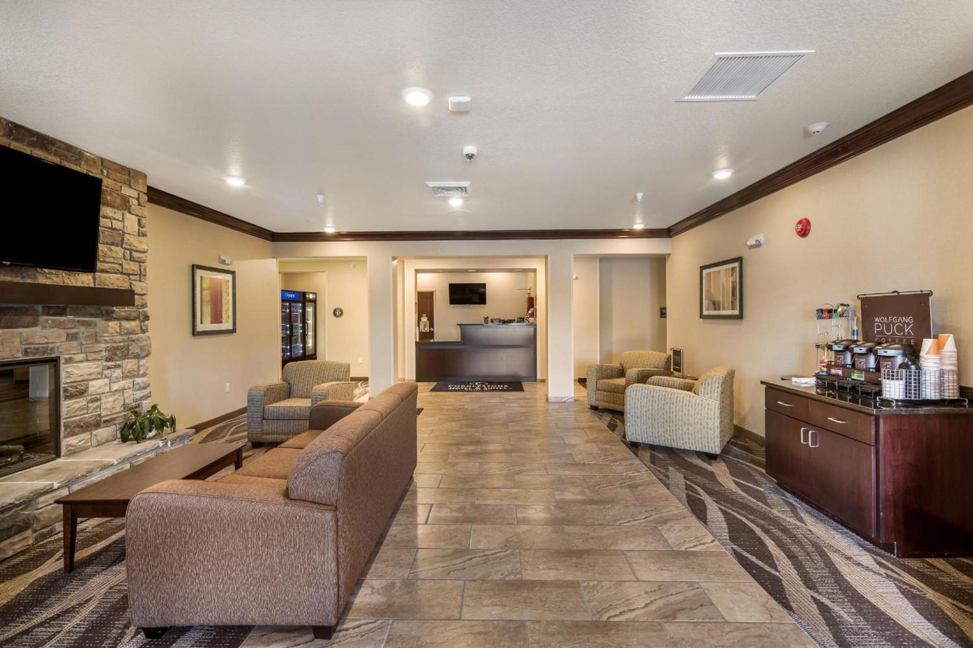 Cobblestone Hotel & Suites - Victor photo 9