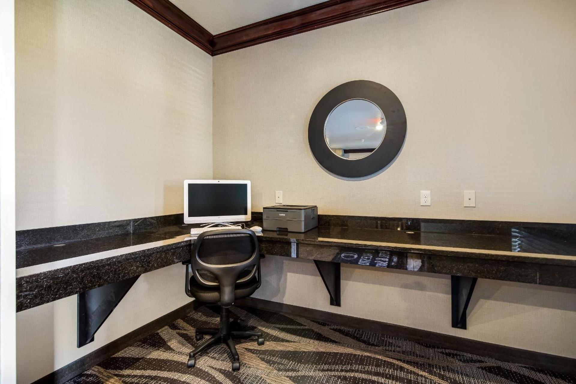 Cobblestone Hotel & Suites - Victor photo 22