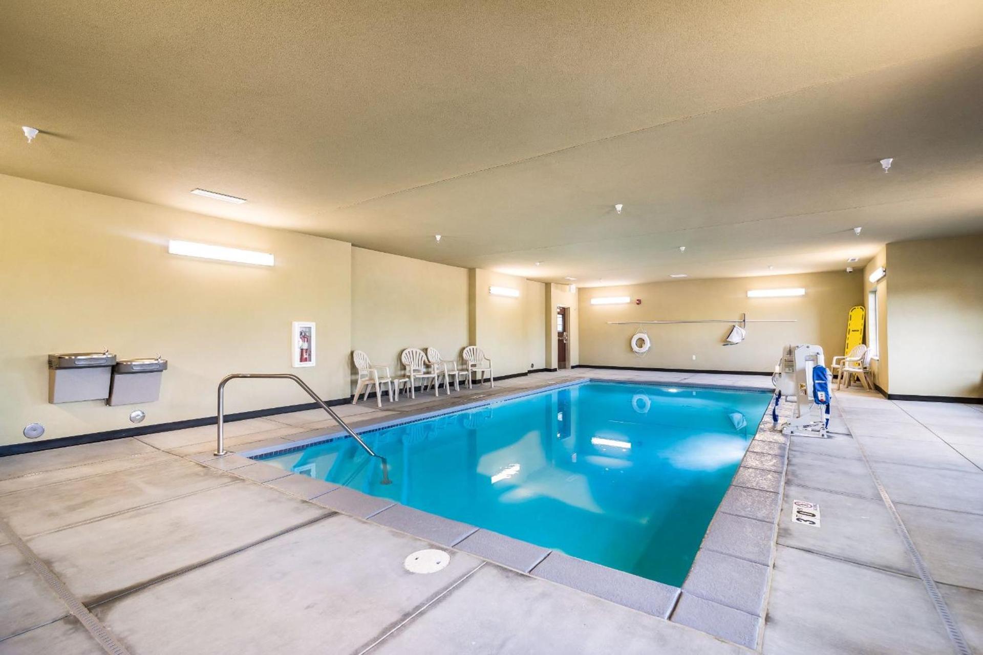 Cobblestone Hotel & Suites - Victor photo 23
