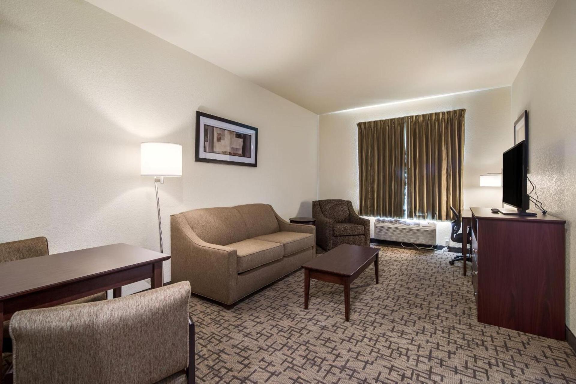 Cobblestone Hotel & Suites - Victor photo 16