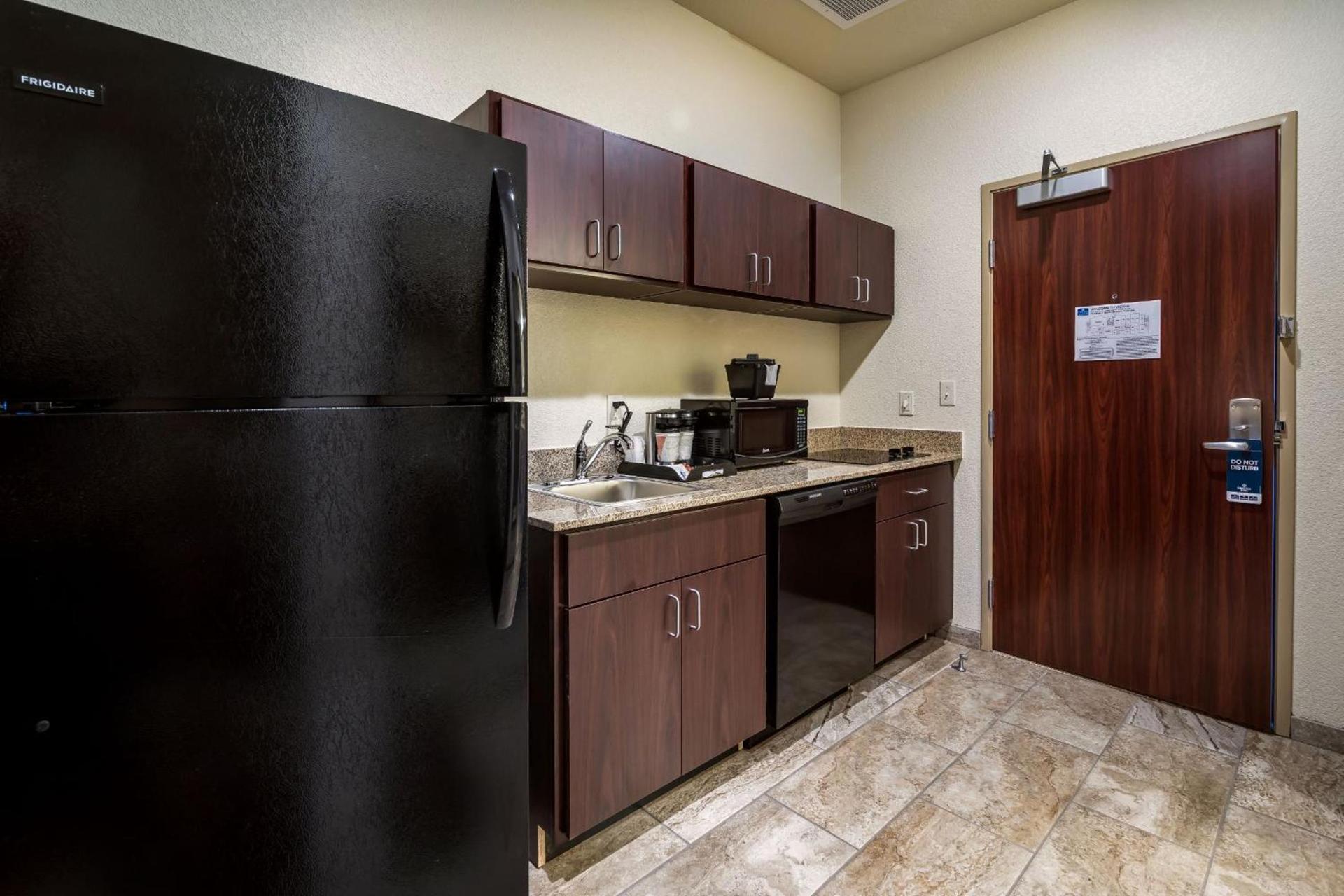 Cobblestone Hotel & Suites - Victor photo 17