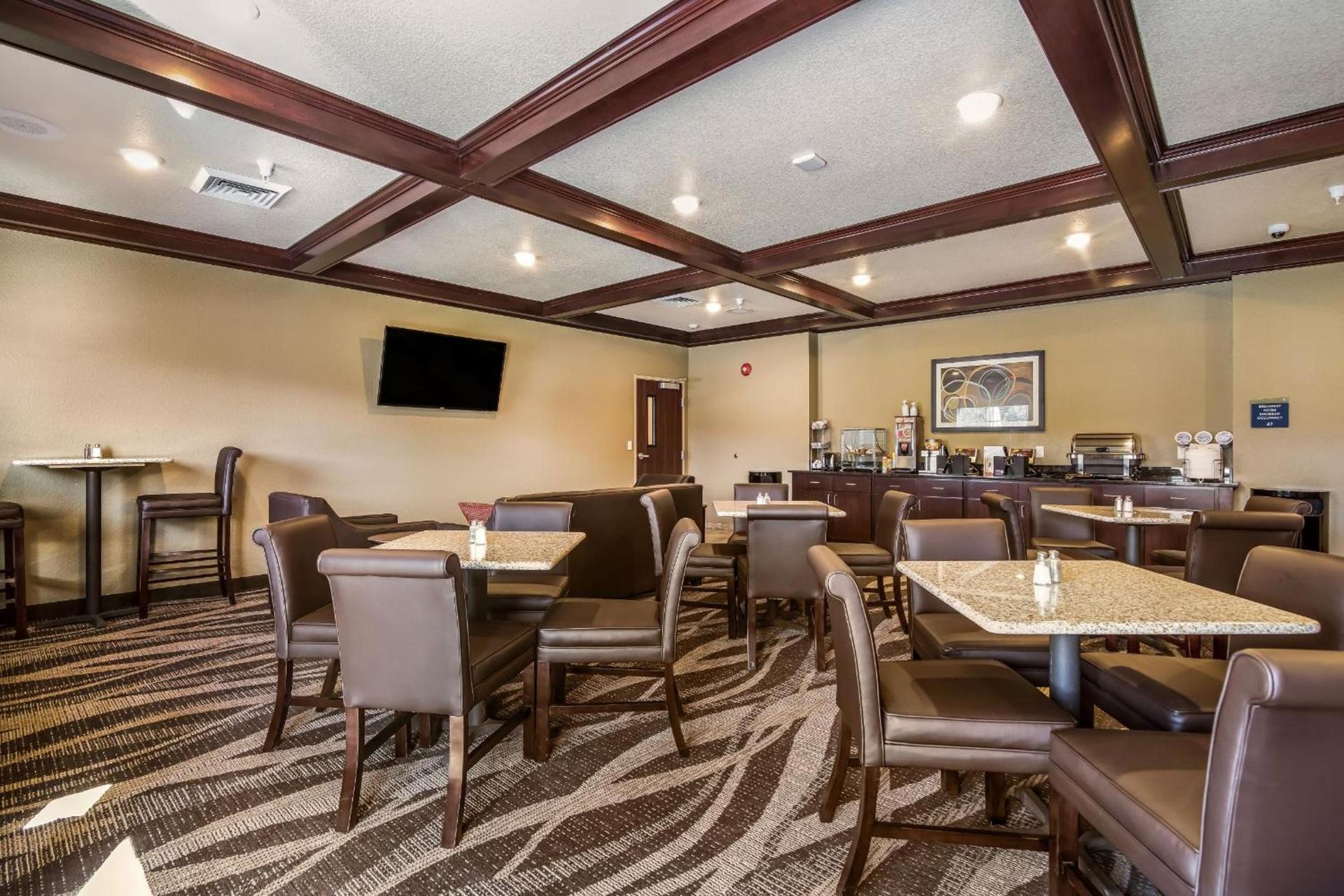 Cobblestone Hotel & Suites - Victor photo 21
