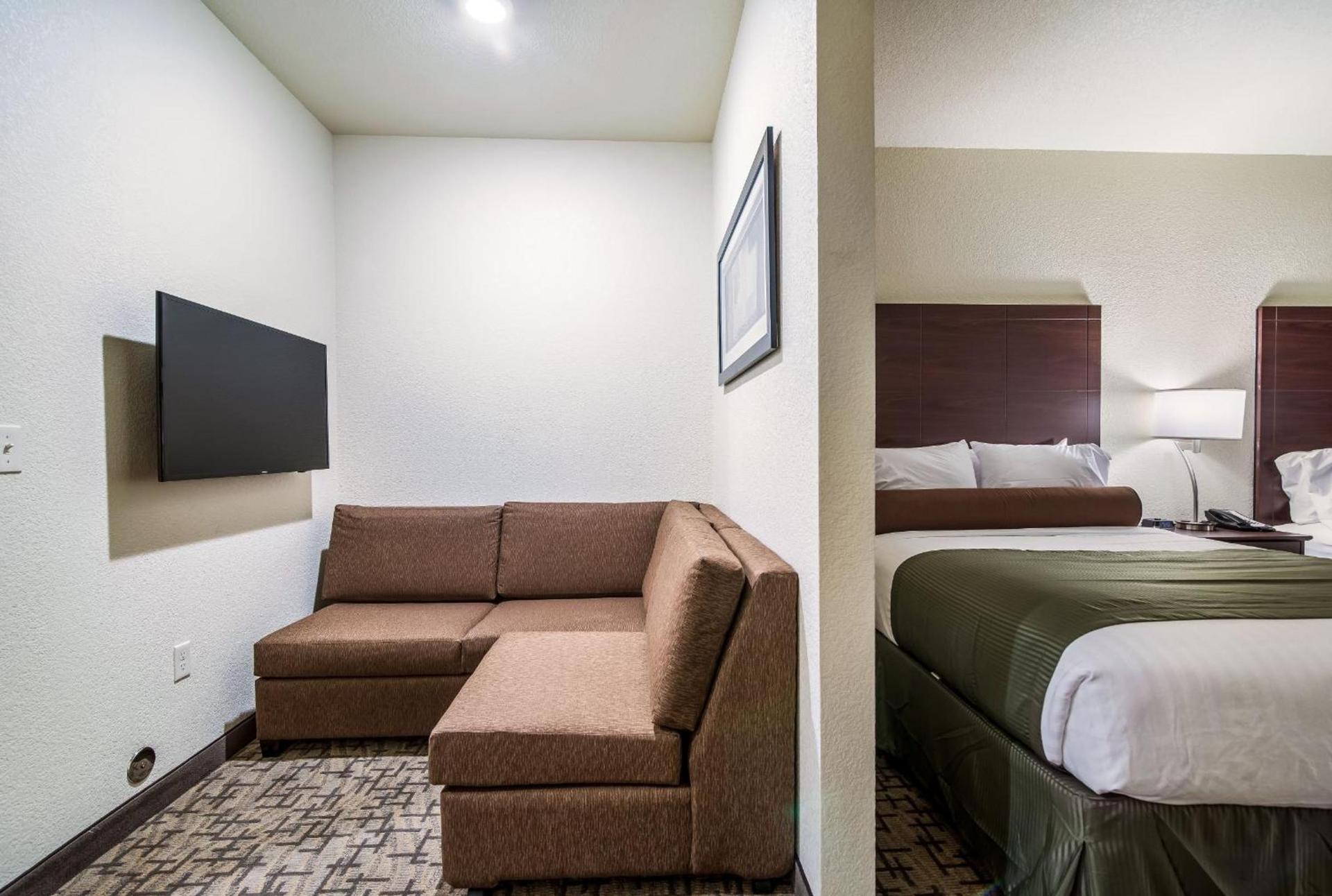 Cobblestone Hotel & Suites - Victor photo 14