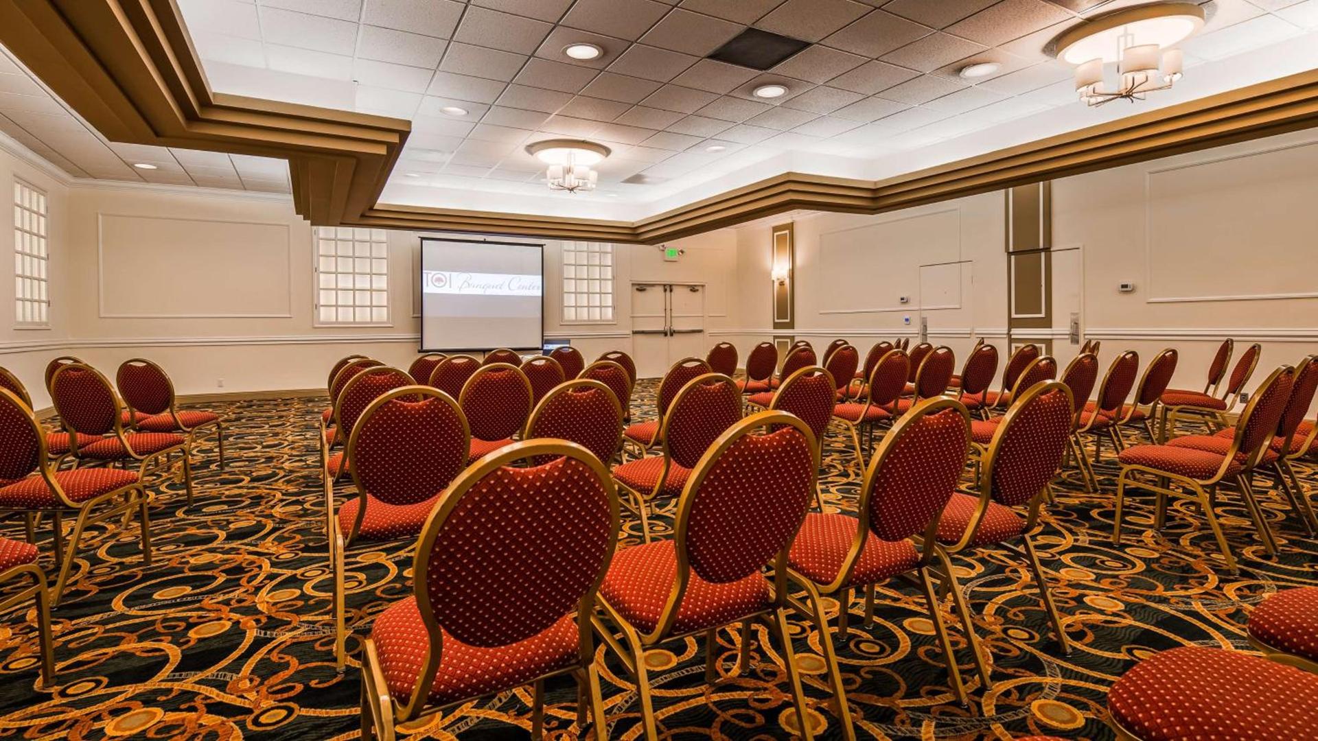 Best Western Plus Thousand Oaks Inn photo 49