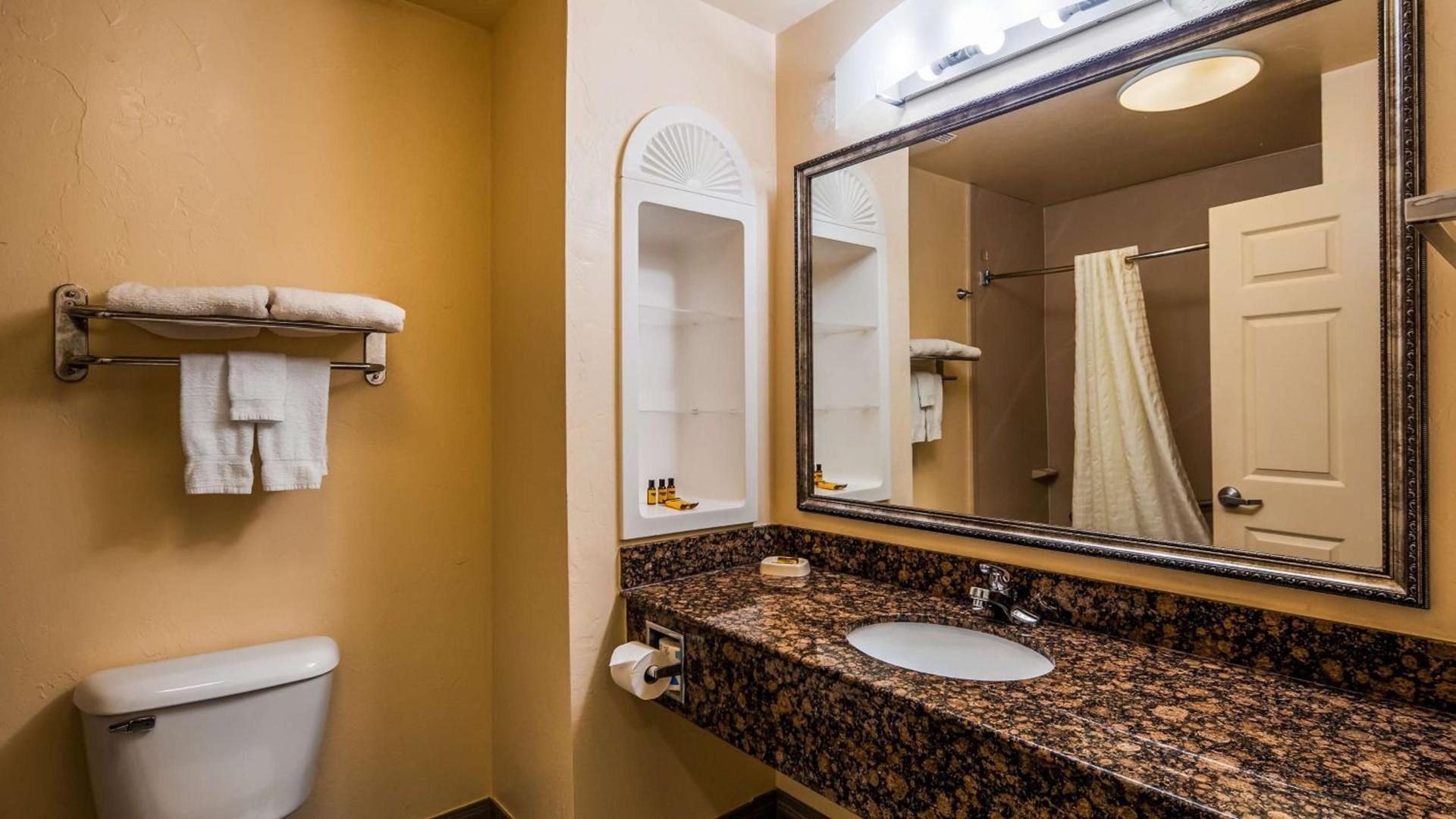 Best Western Plus Barsana Hotel & Suites photo 13