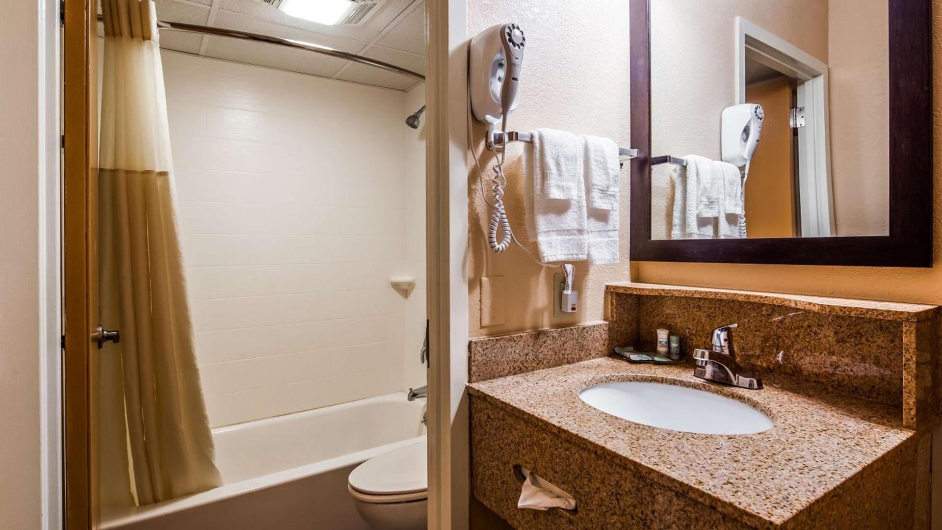Holiday Inn Express Hyannis - Cape Cod by IHG photo 11