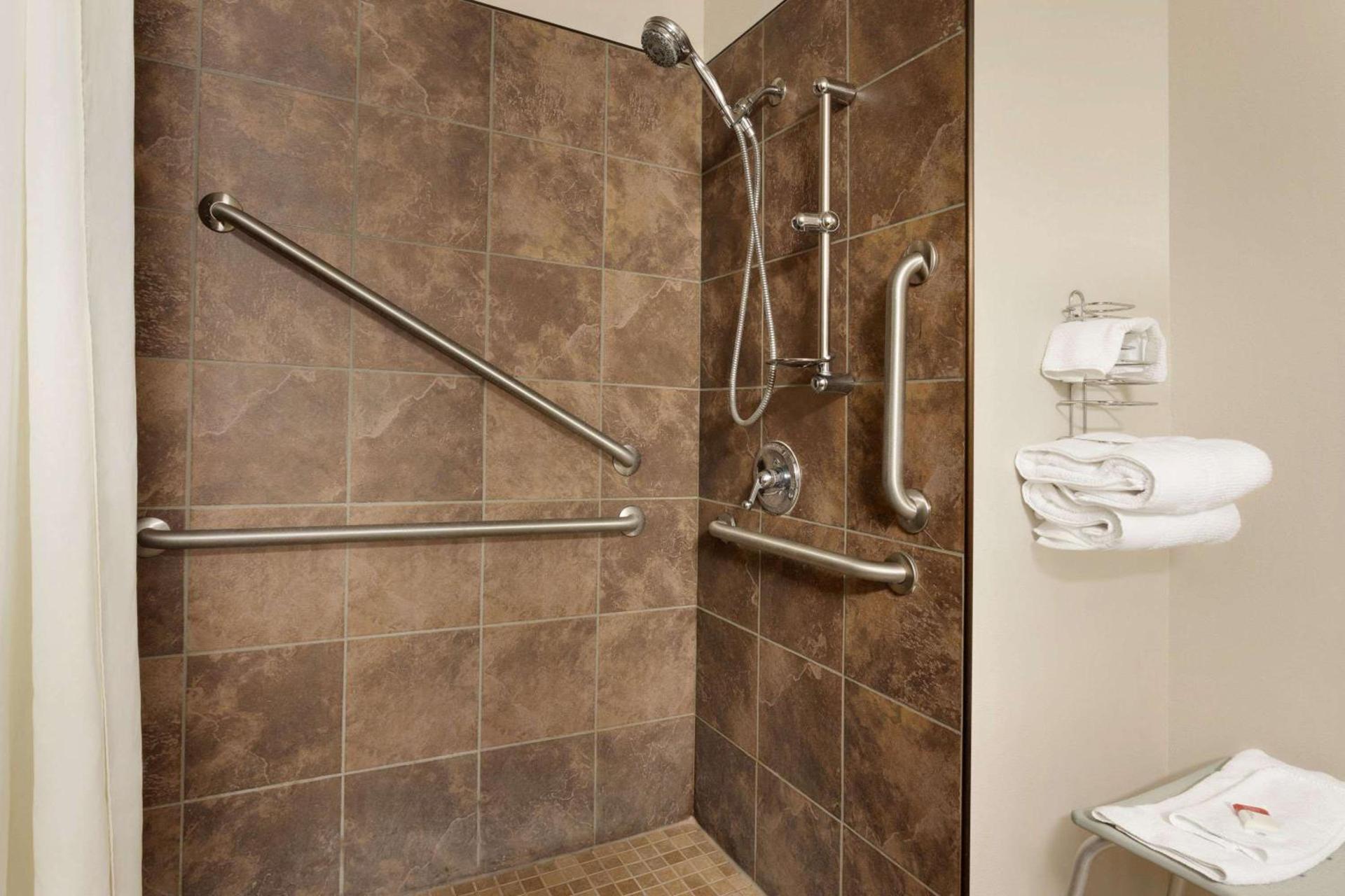 Travelodge by Wyndham Jefferson City photo 13