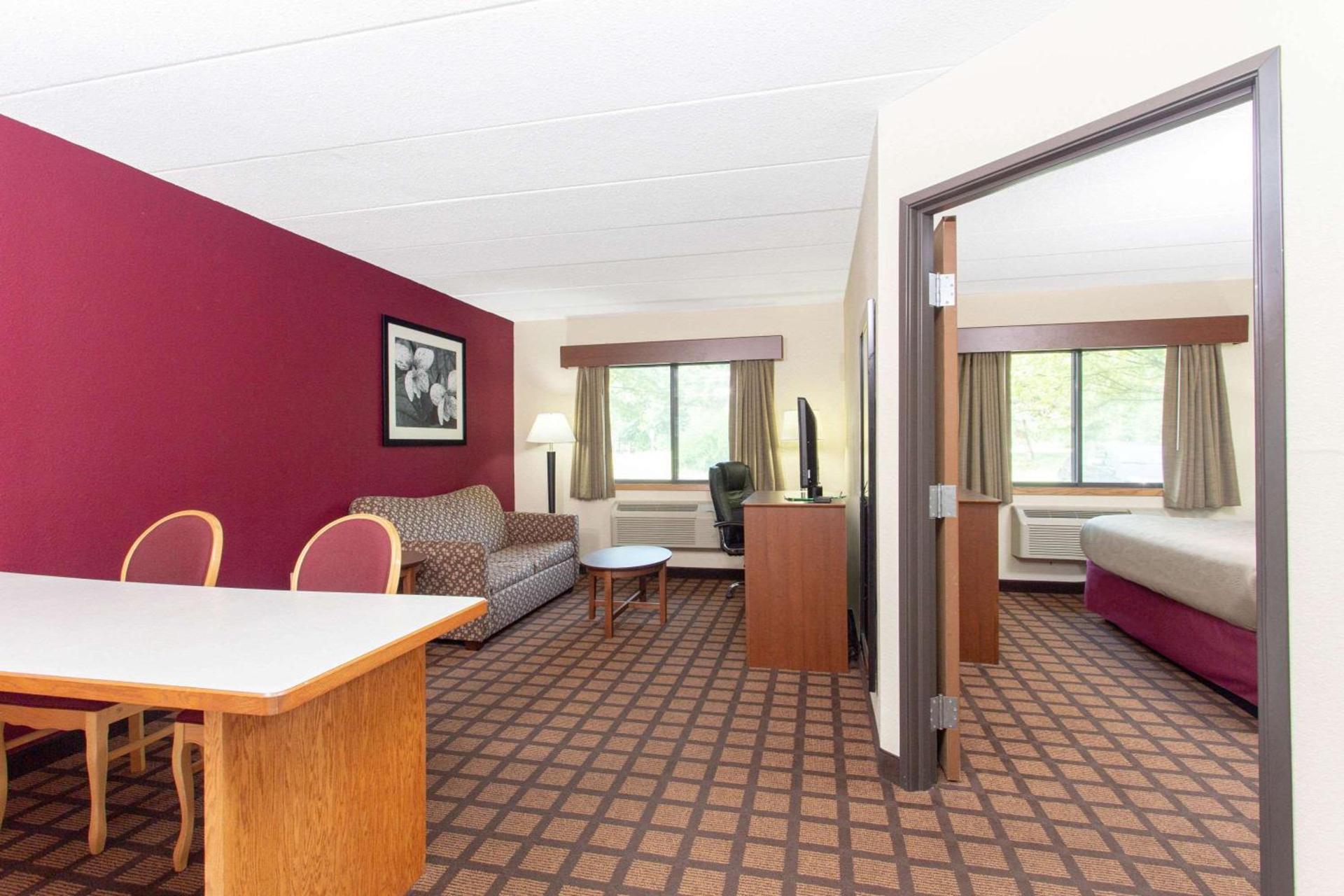 AmericInn by Wyndham Burlington photo 15