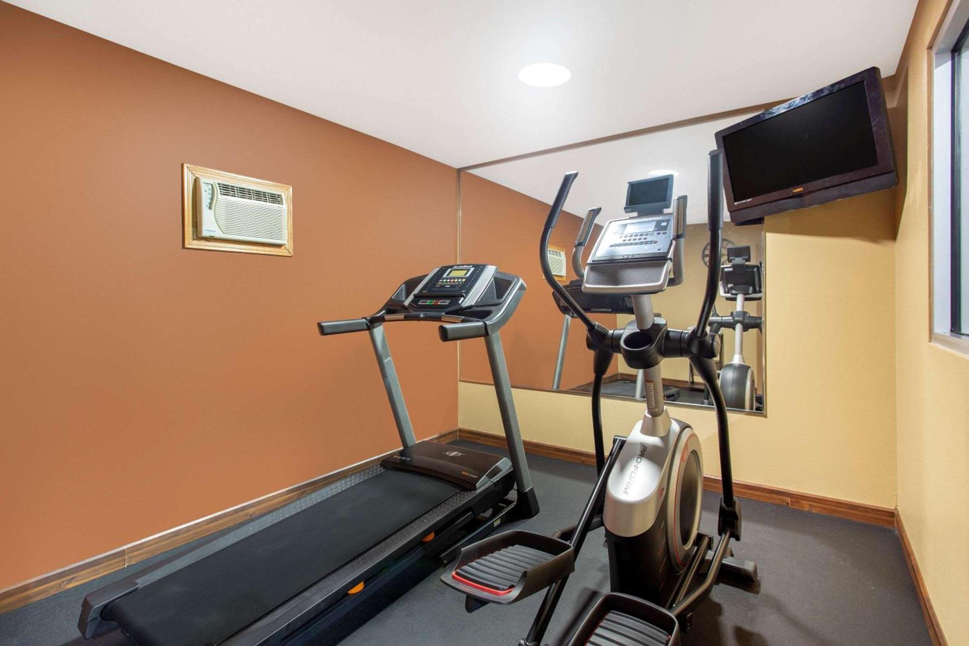 AmericInn by Wyndham Boscobel photo 5