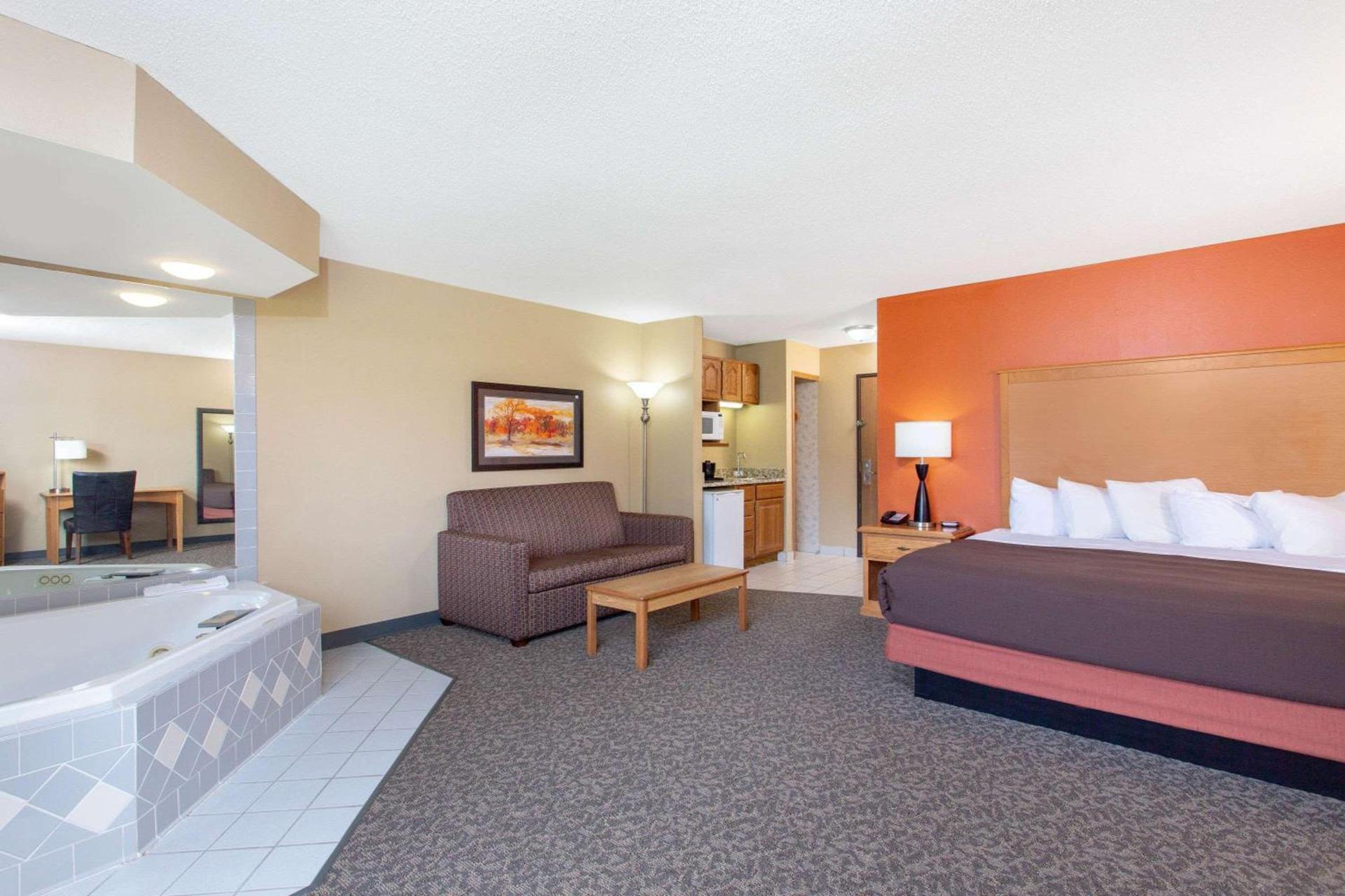 AmericInn by Wyndham Boscobel photo 3