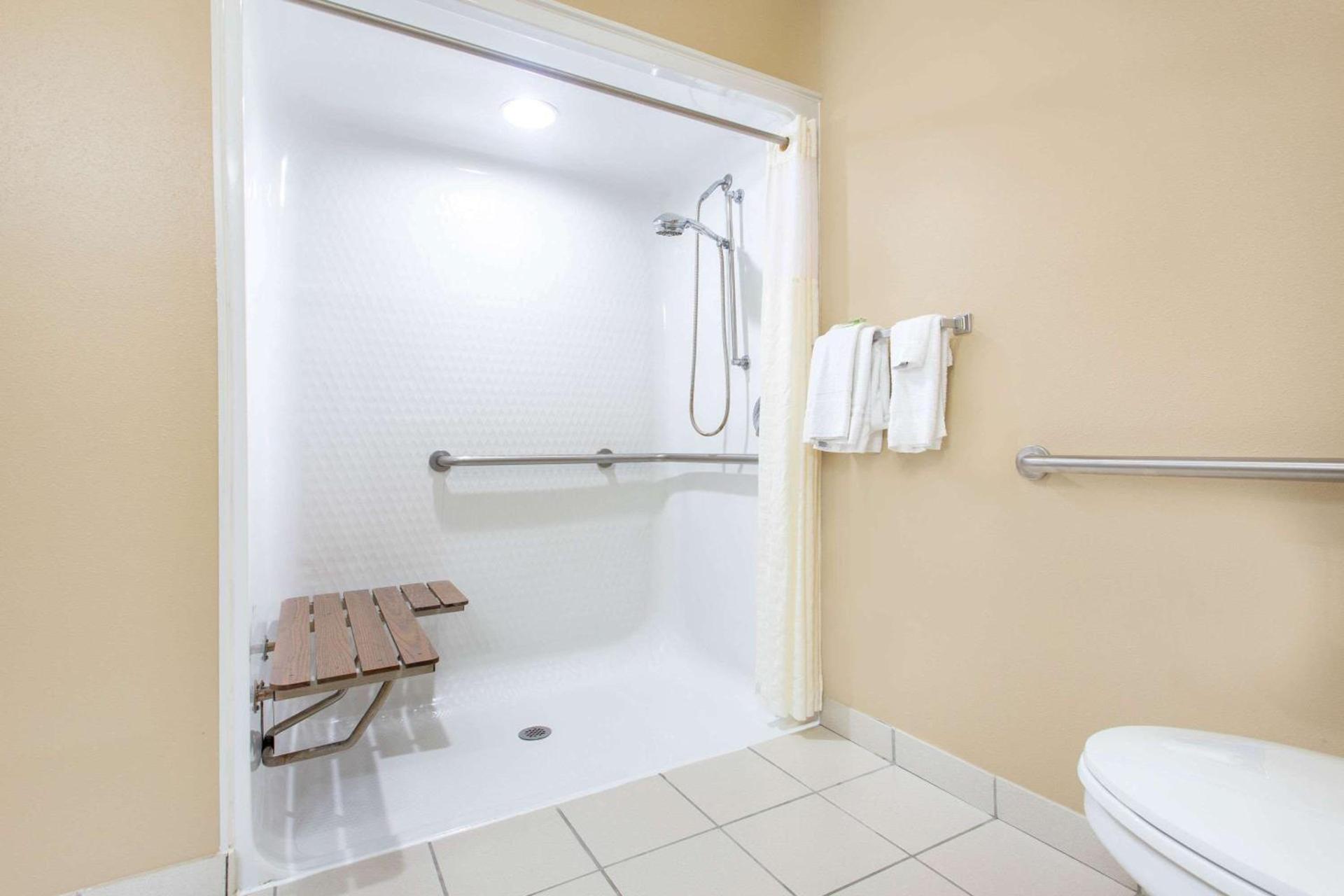 AmericInn by Wyndham Boscobel photo 28
