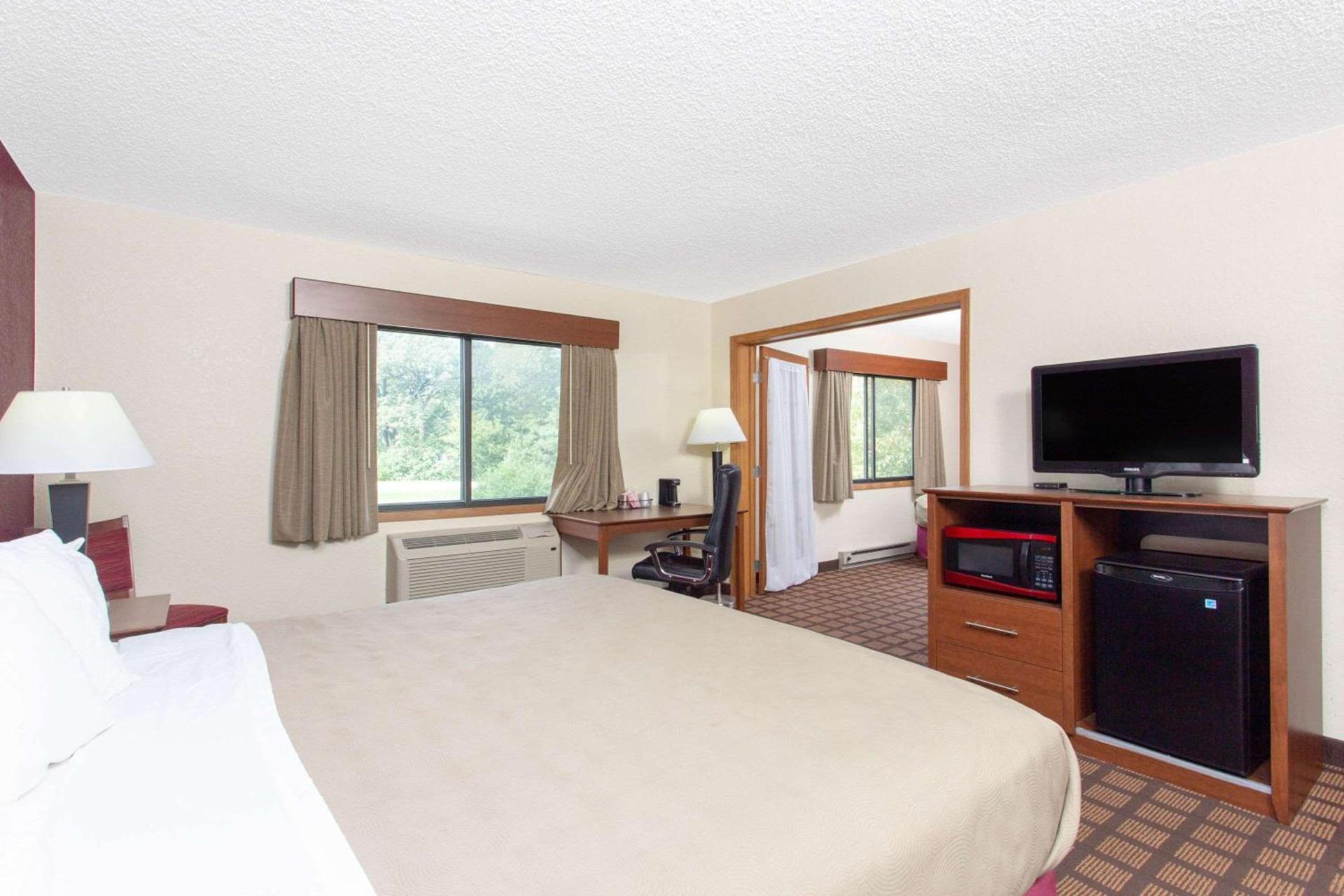 AmericInn by Wyndham Burlington photo 17