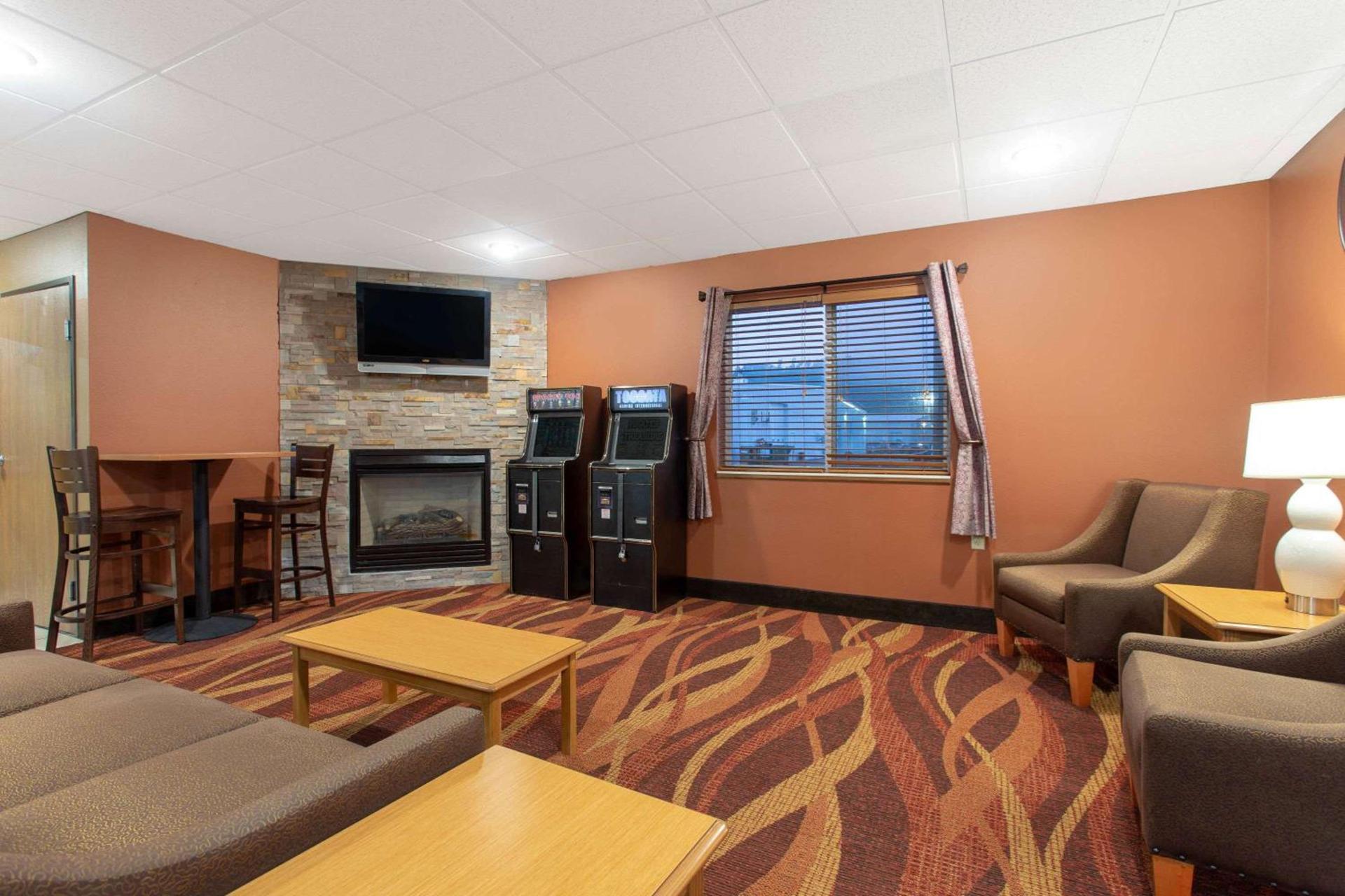 AmericInn by Wyndham Boscobel photo 22