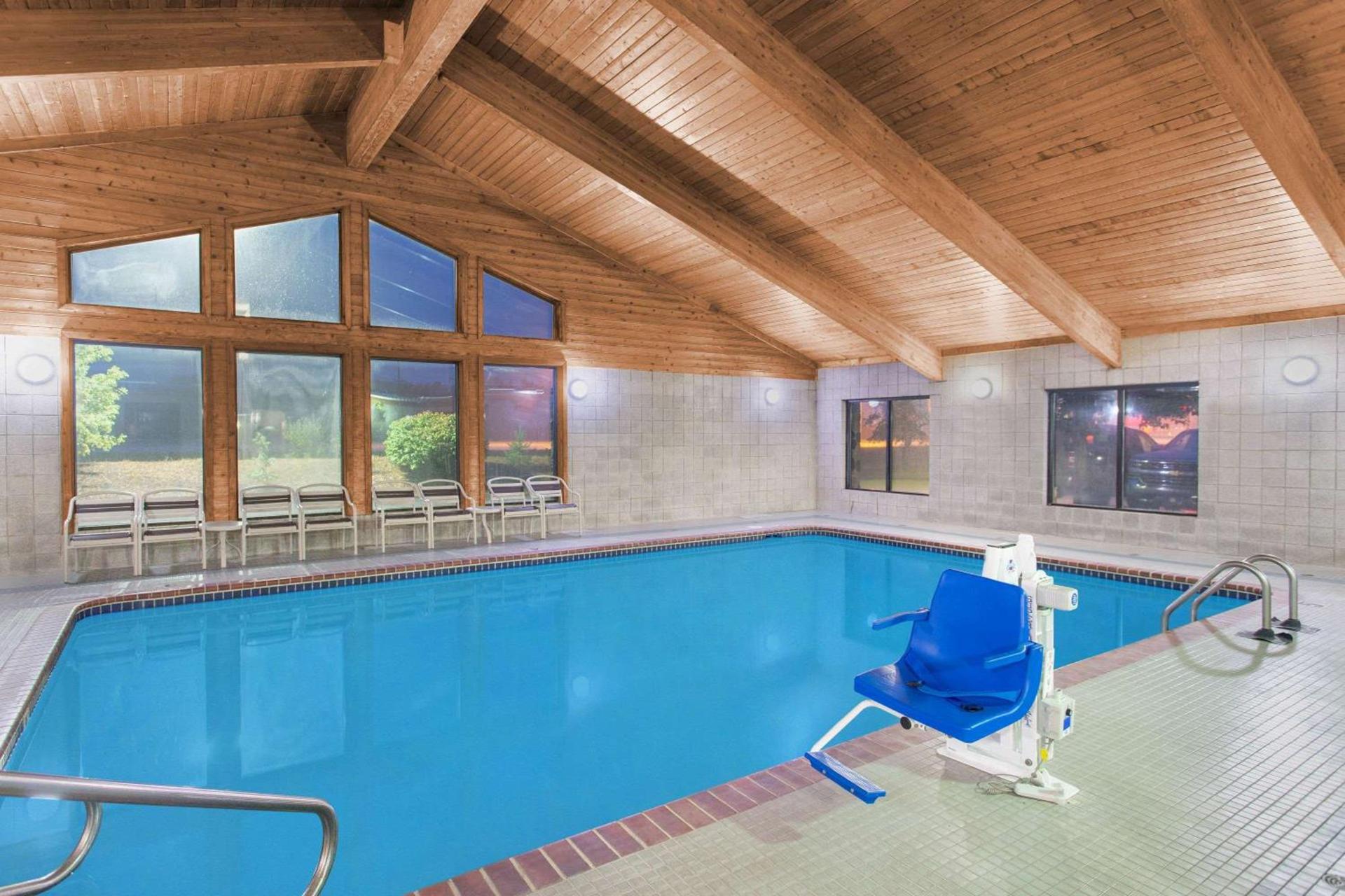AmericInn by Wyndham Burlington photo 7
