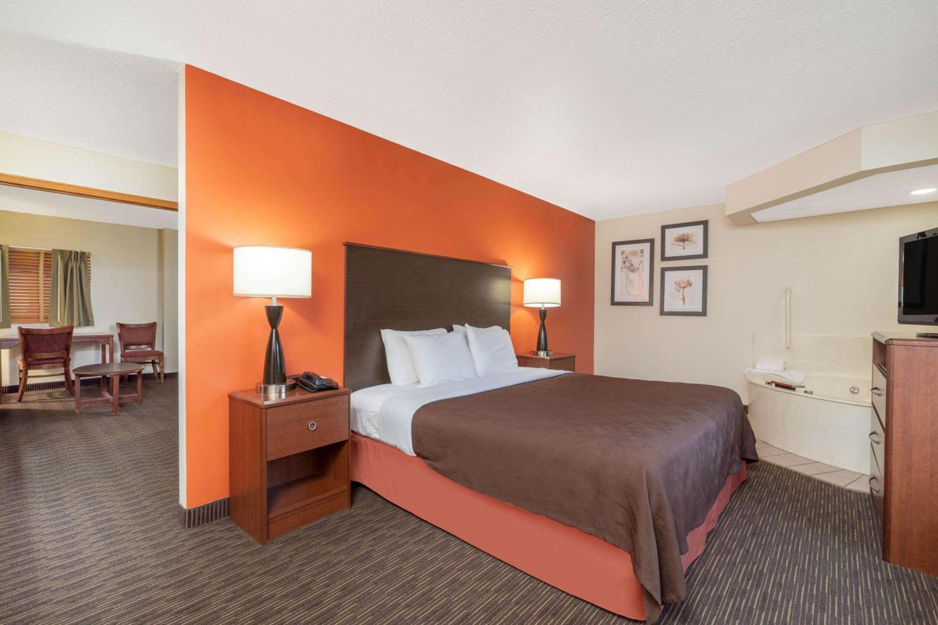 AmericInn by Wyndham Coon Rapids photo 12