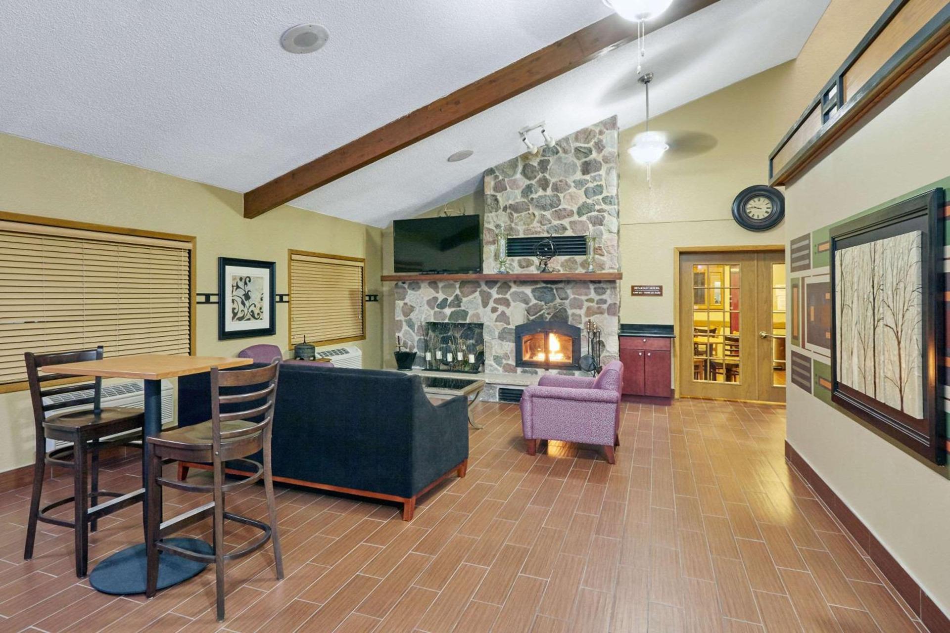 AmericInn by Wyndham Burlington photo 3