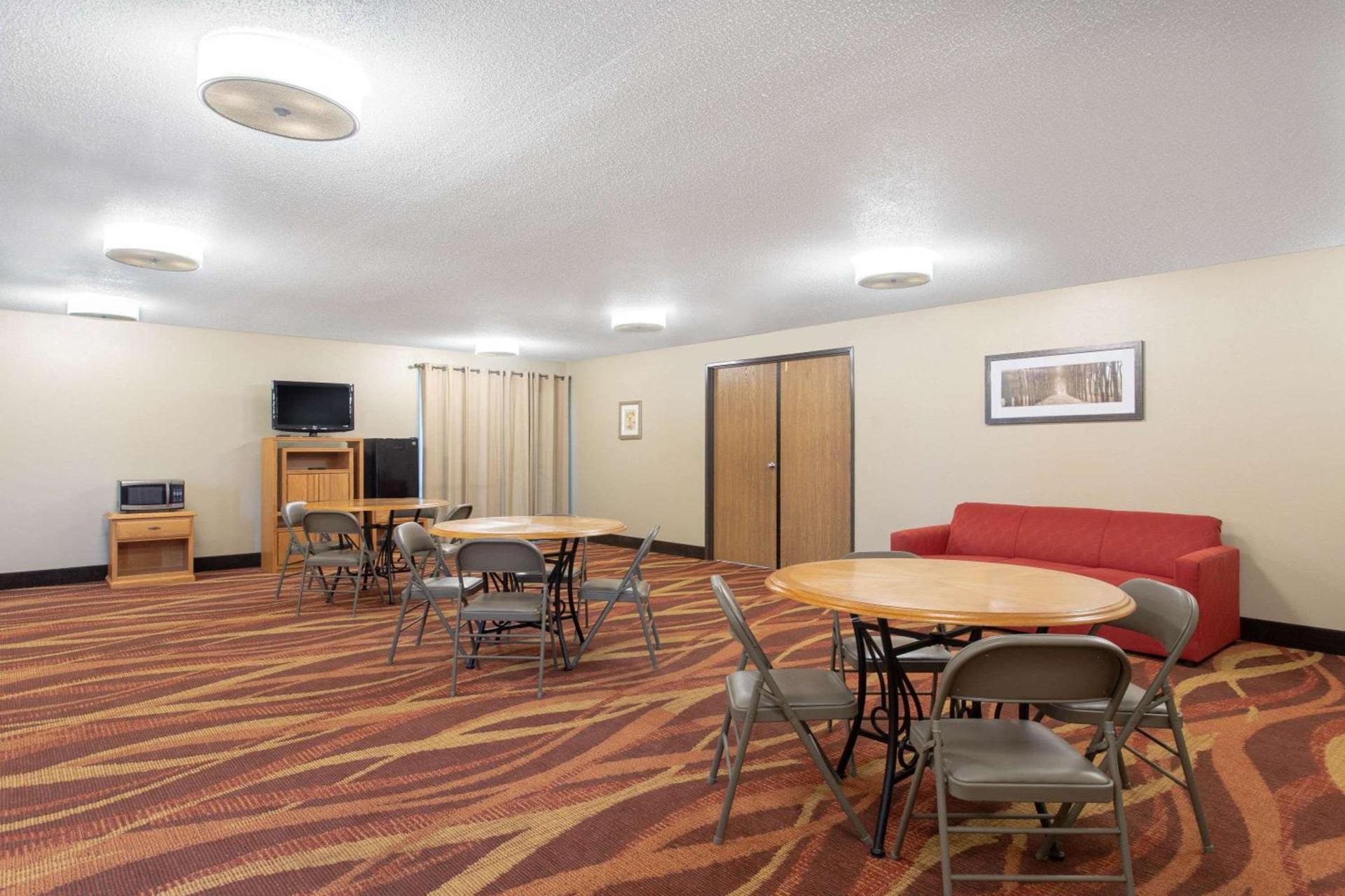 AmericInn by Wyndham Boscobel photo 13