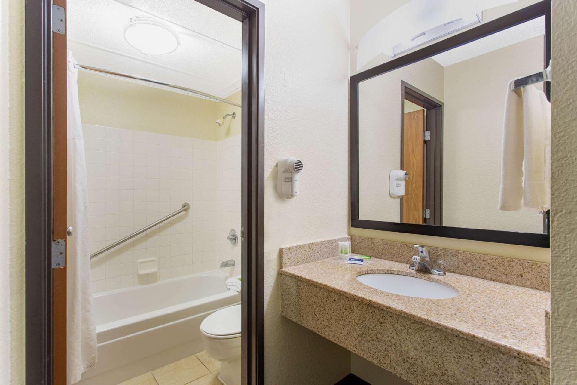AmericInn by Wyndham Burlington photo 13