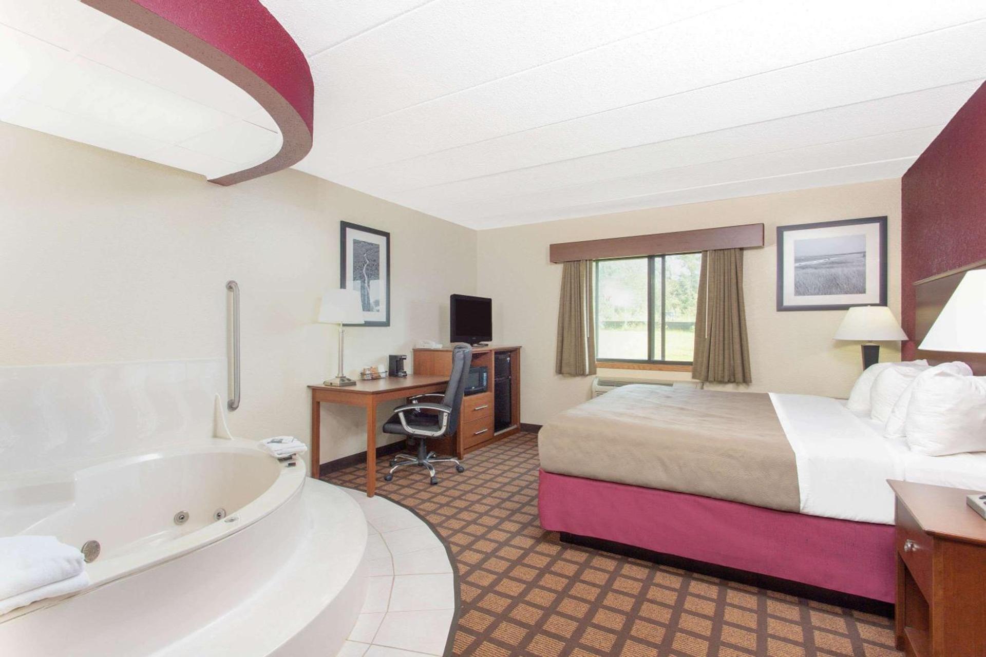AmericInn by Wyndham Burlington photo 18