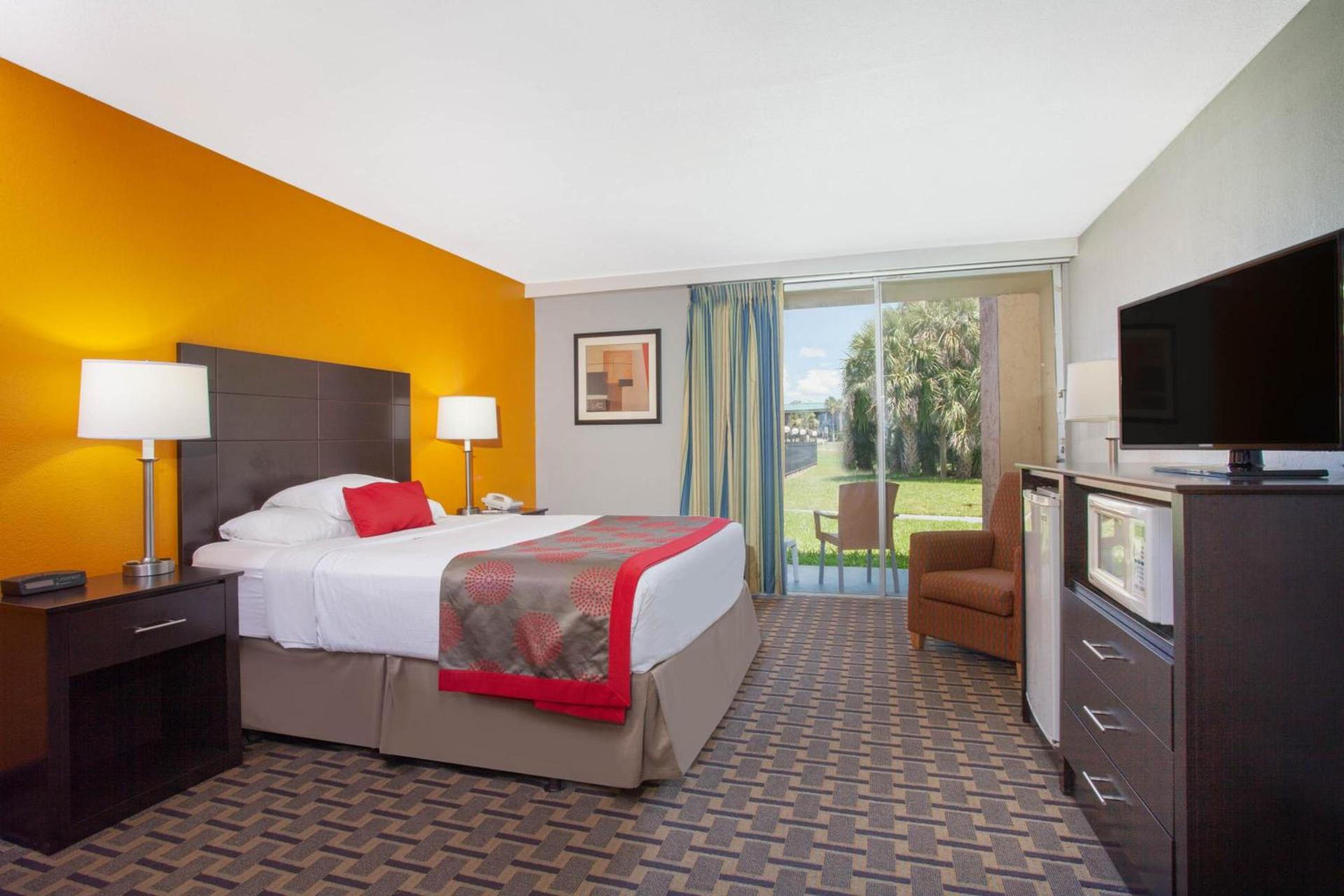 Ramada by Wyndham Davenport Orlando South photo 45