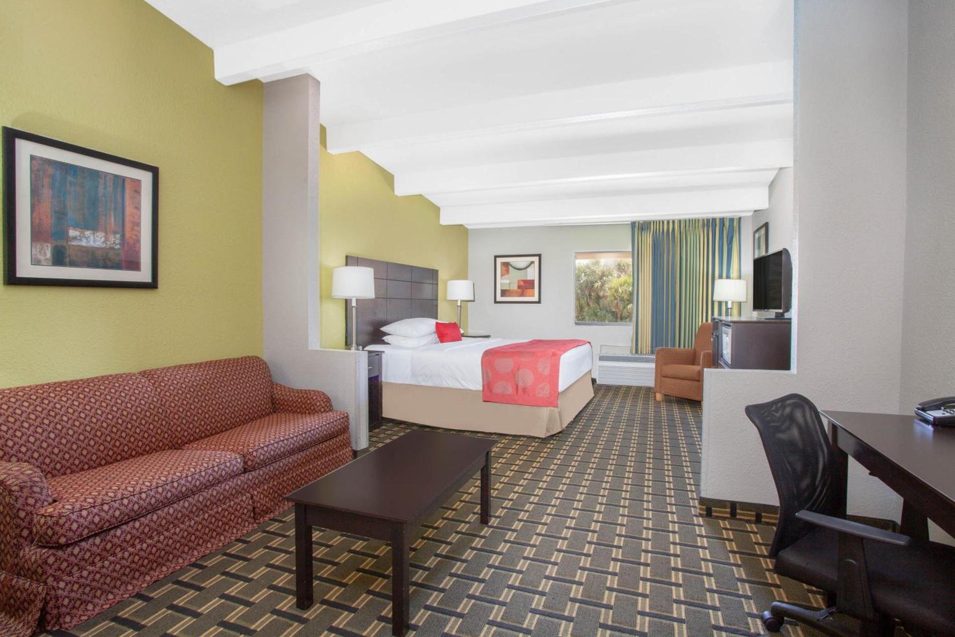 Ramada by Wyndham Davenport Orlando South photo 33