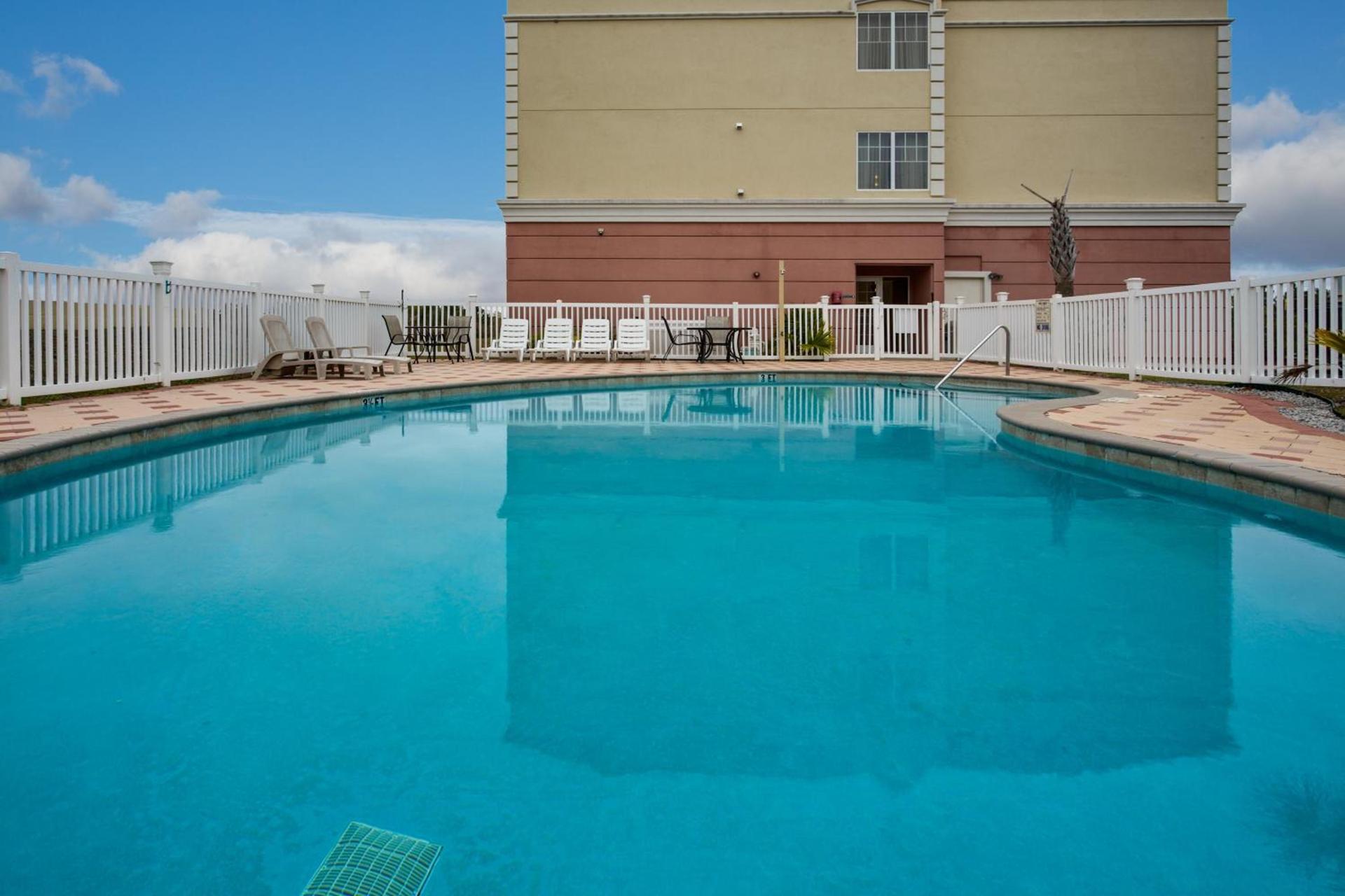 Country Inn & Suites by Radisson, Crestview, FL photo 13