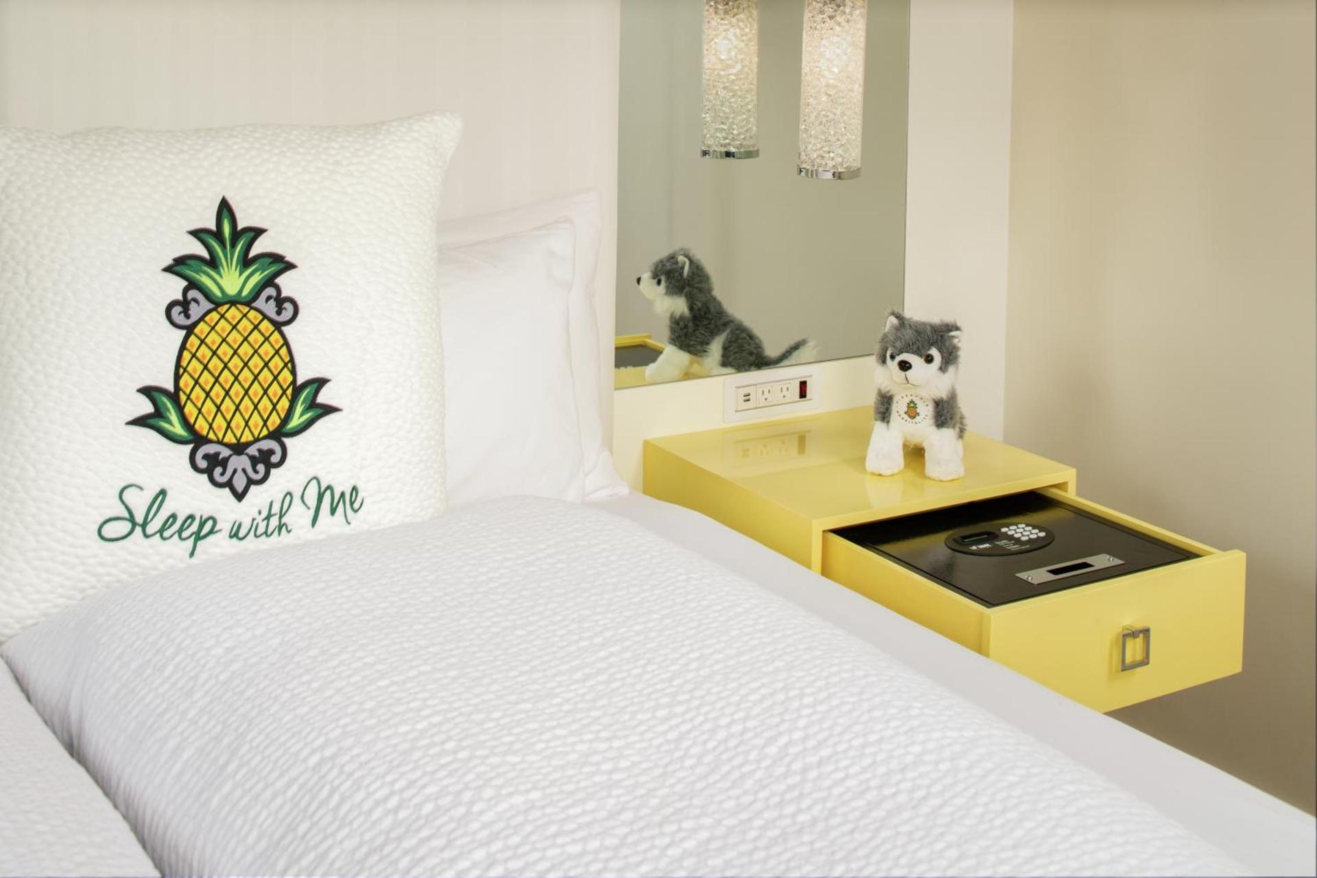 Staypineapple, A Delightful Hotel, South End photo 4