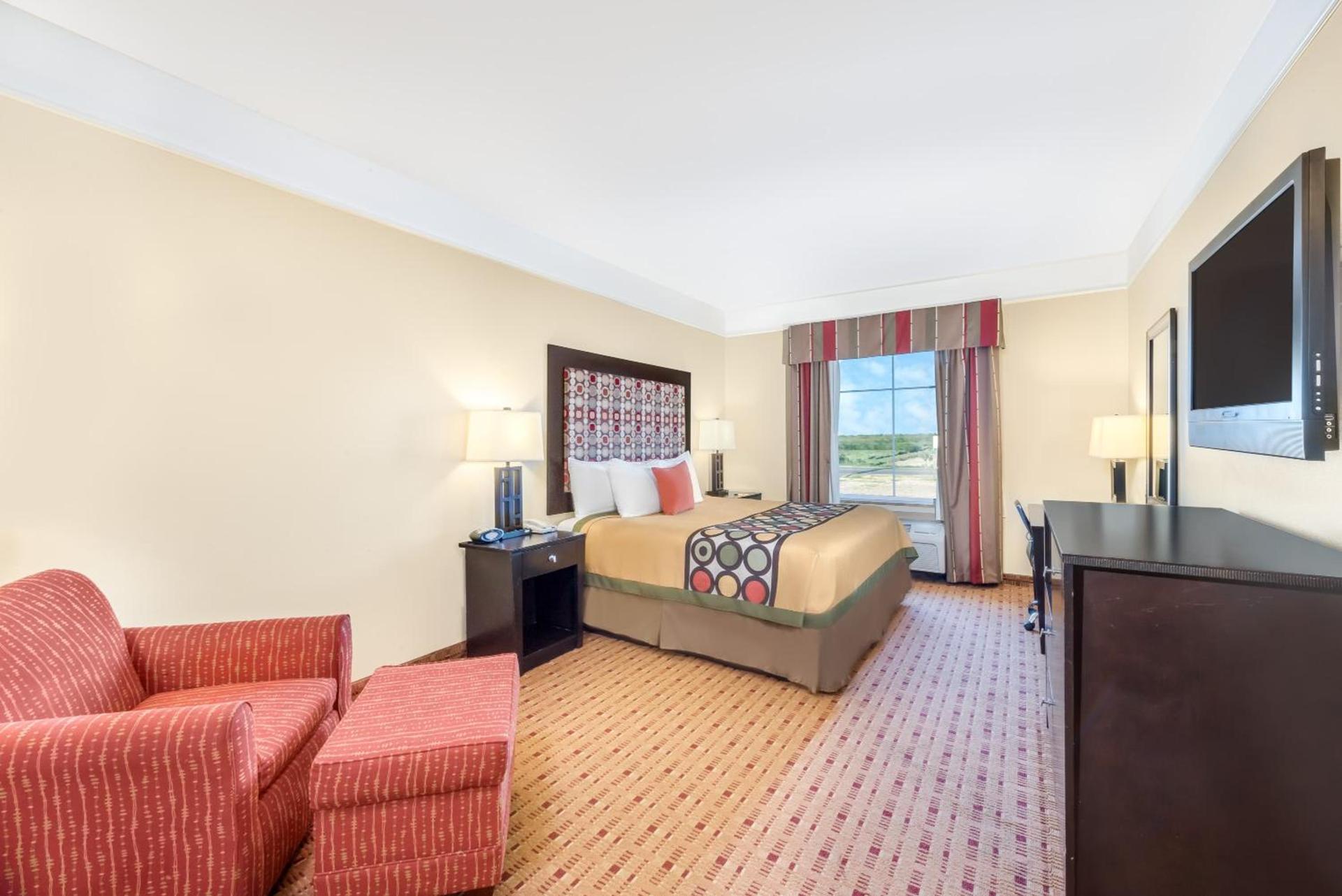 Super 8 by Wyndham Hidalgo at La Plaza Mall & Mcallen Airport photo 13