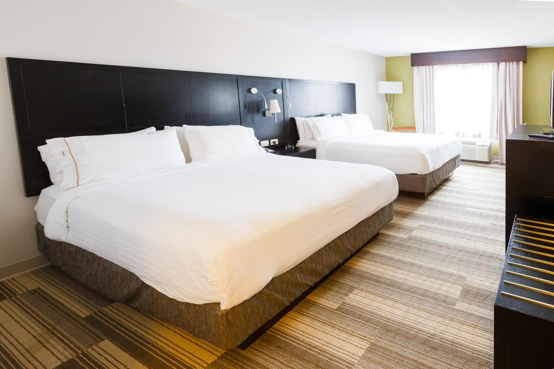 Holiday Inn Express & Suites Shelbyville by IHG photo 2