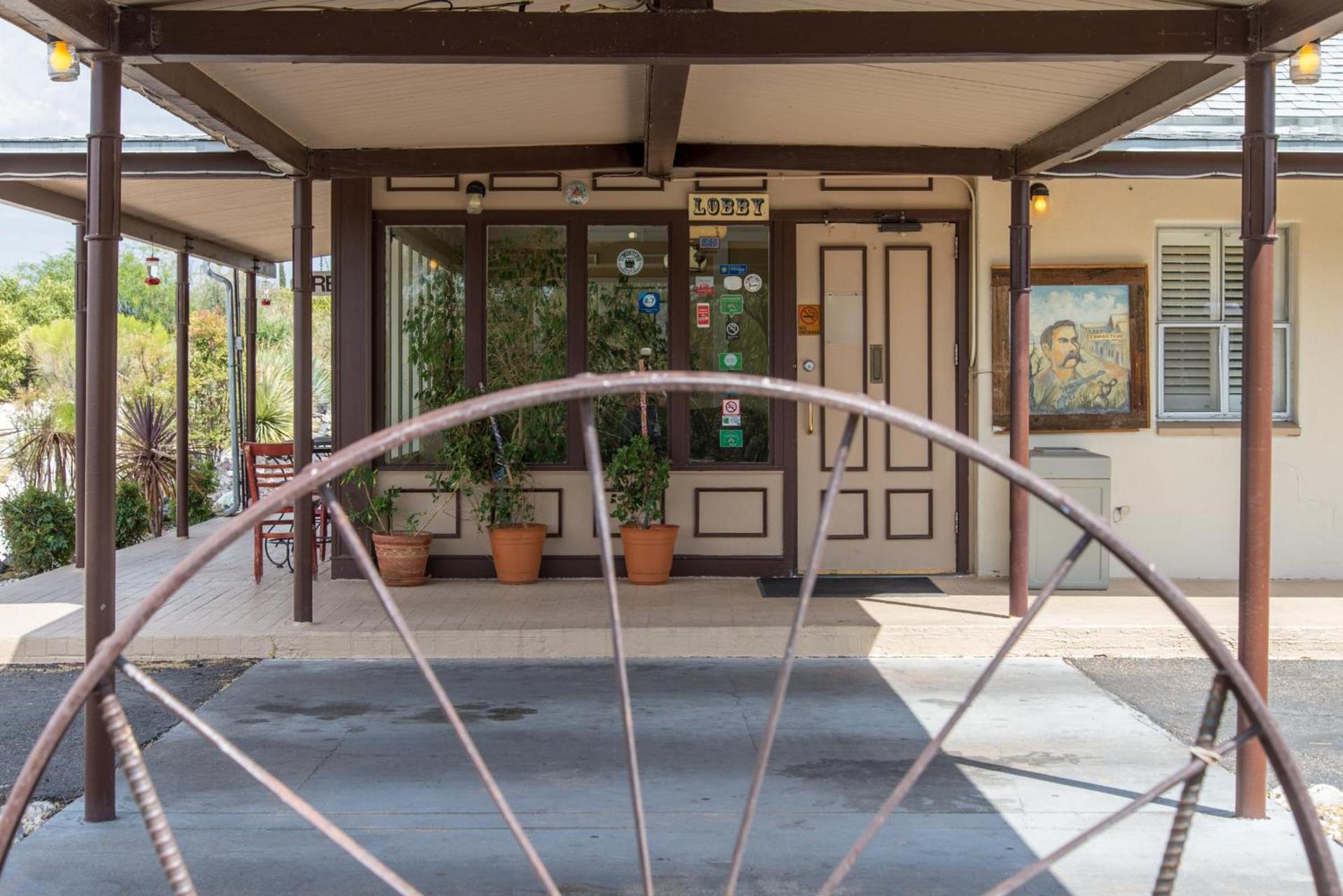 Tombstone Lookout Lodge, SureStay Collection by Best Western photo 2