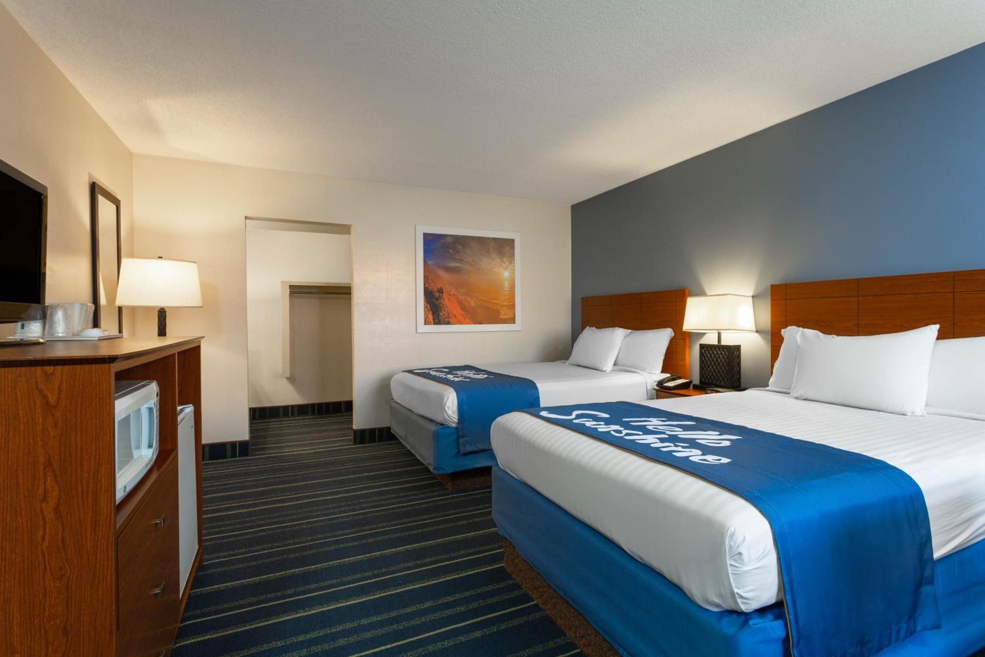 Days Inn by Wyndham Breezewood photo 21