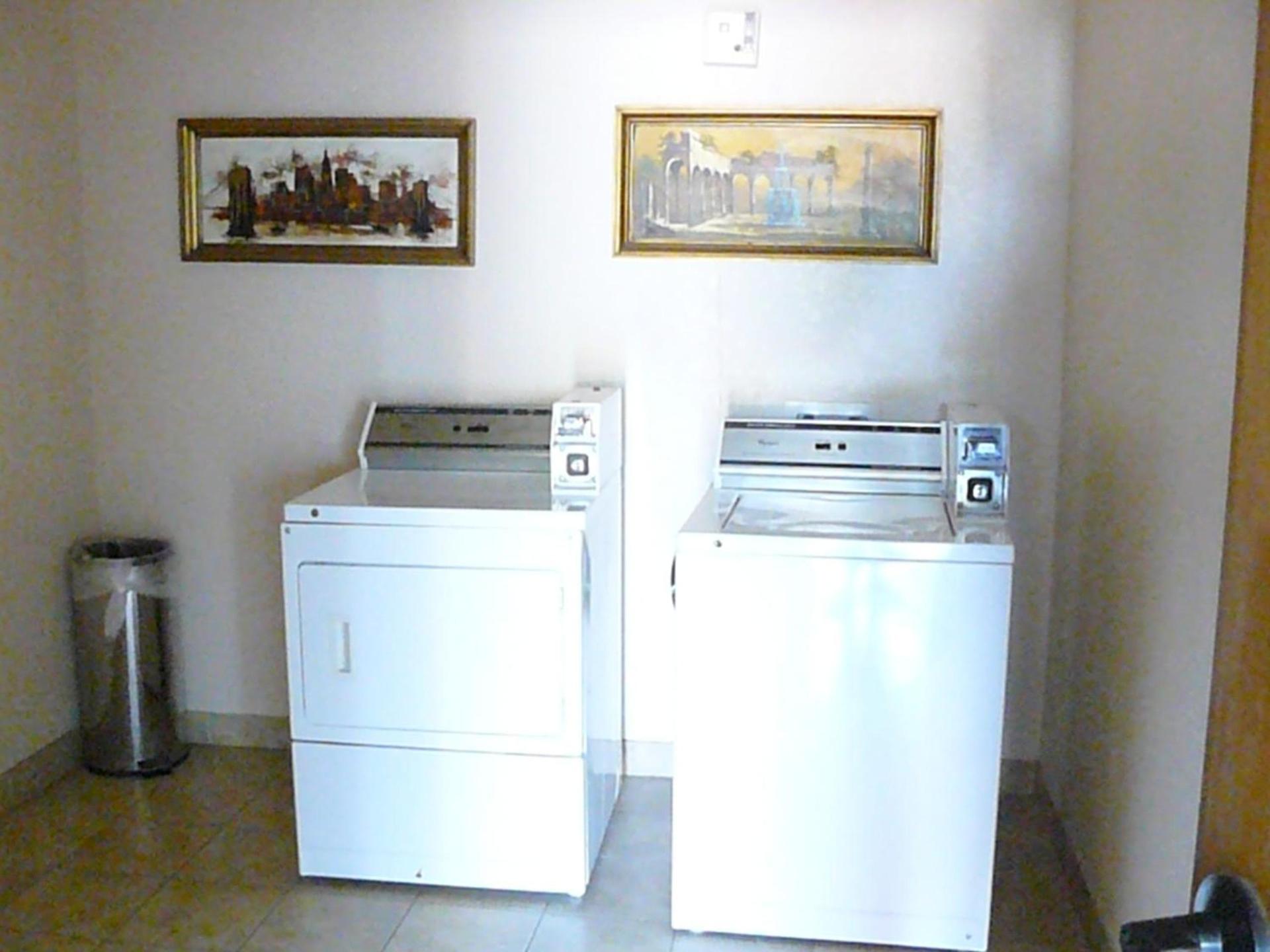 Super 8 by Wyndham Childress photo 26
